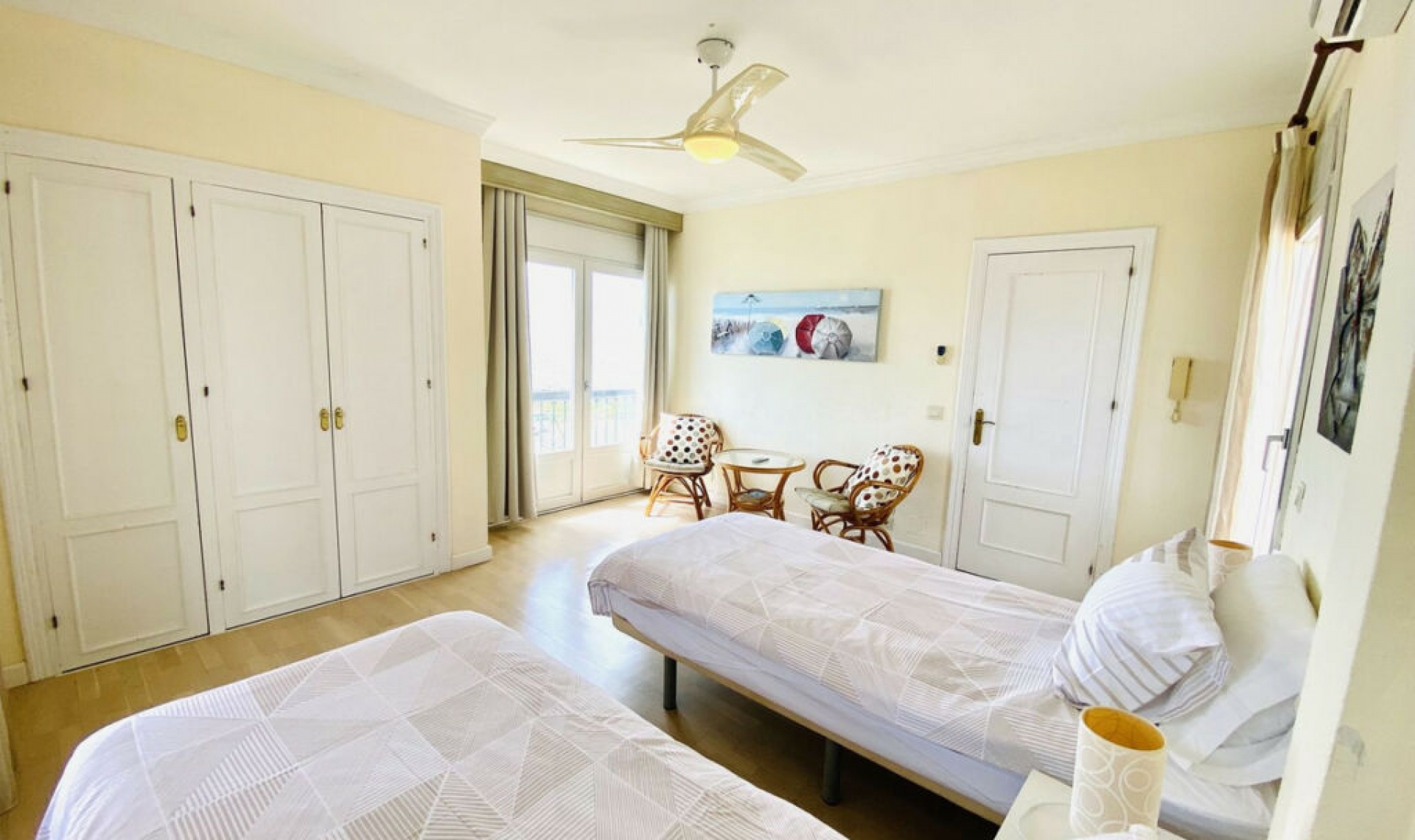 Resale - House -
Estepona