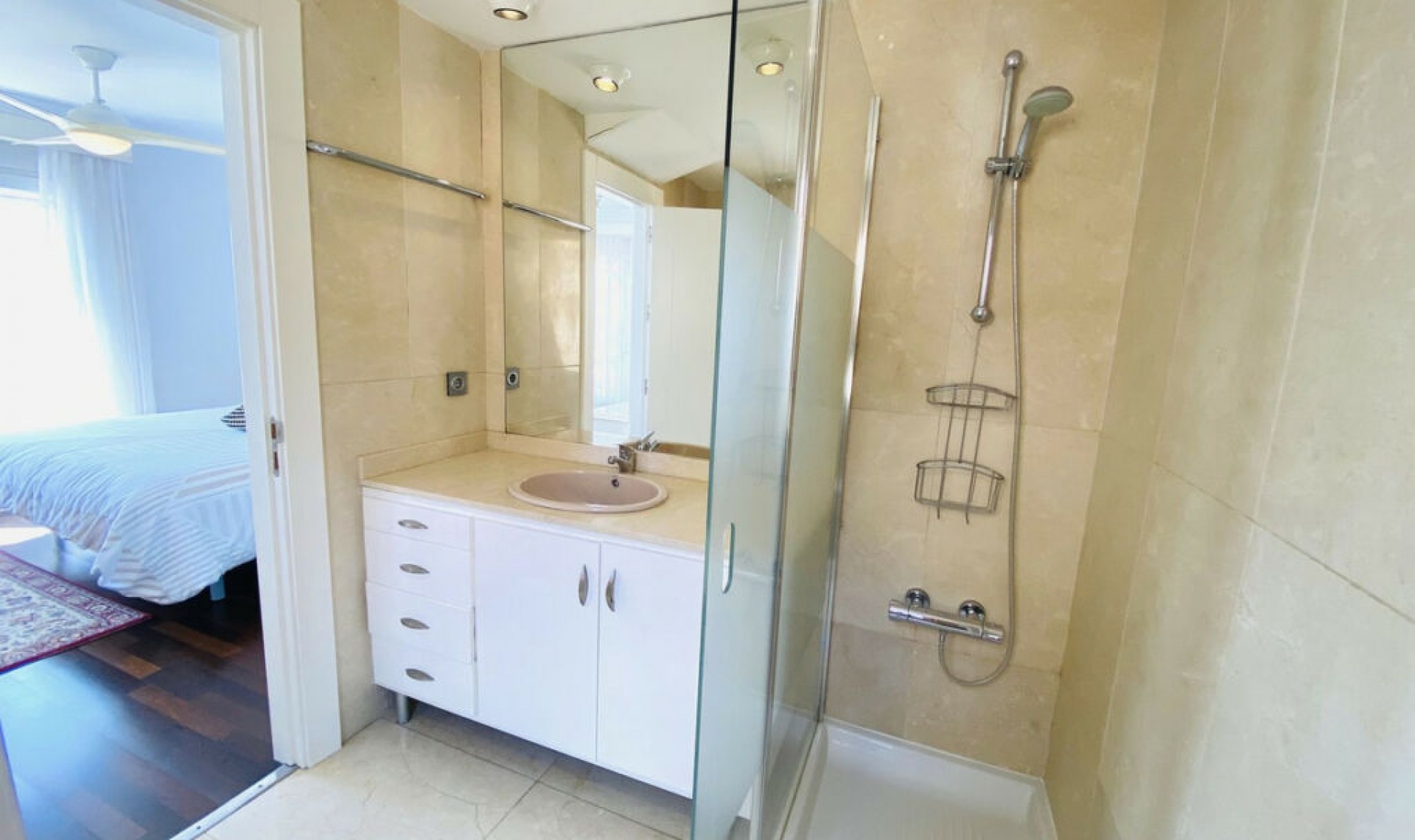 Resale - House -
Estepona