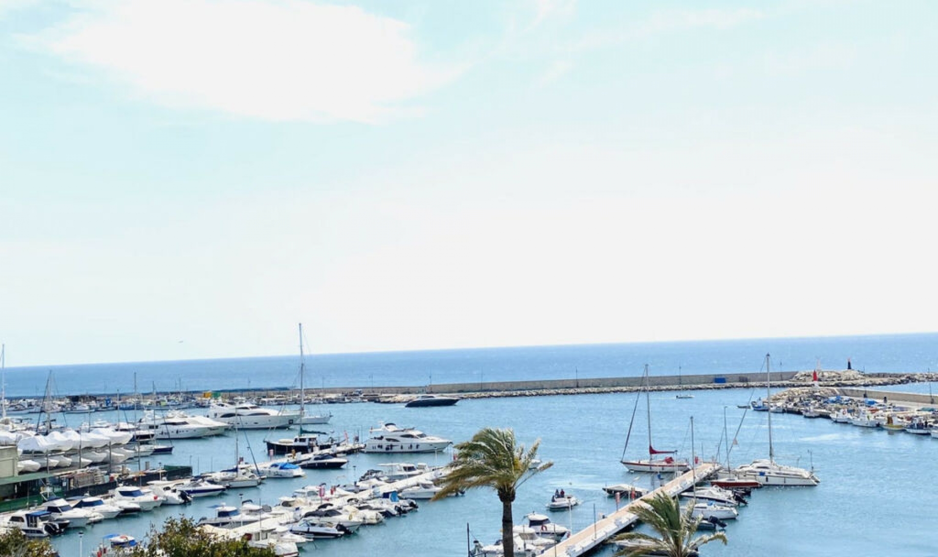 Resale - House -
Estepona