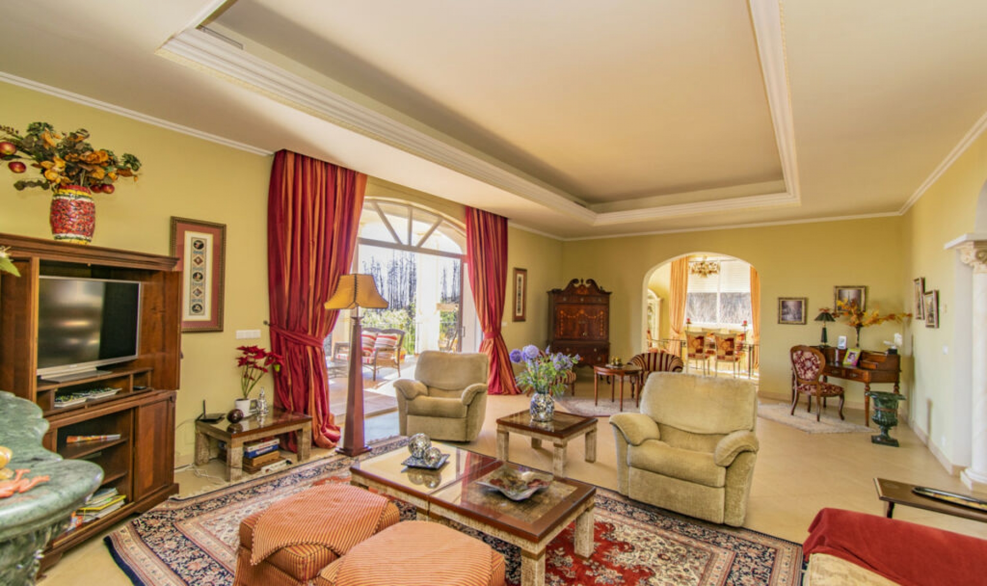 Resale - House -
Estepona