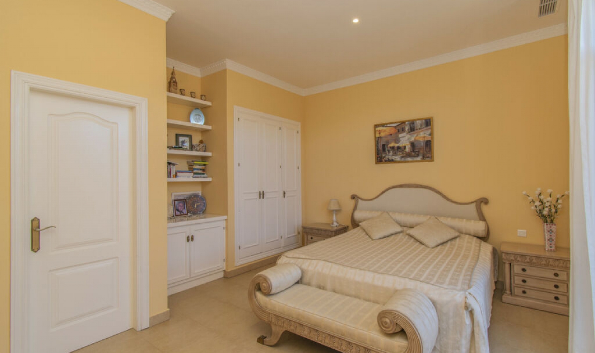 Resale - House -
Estepona