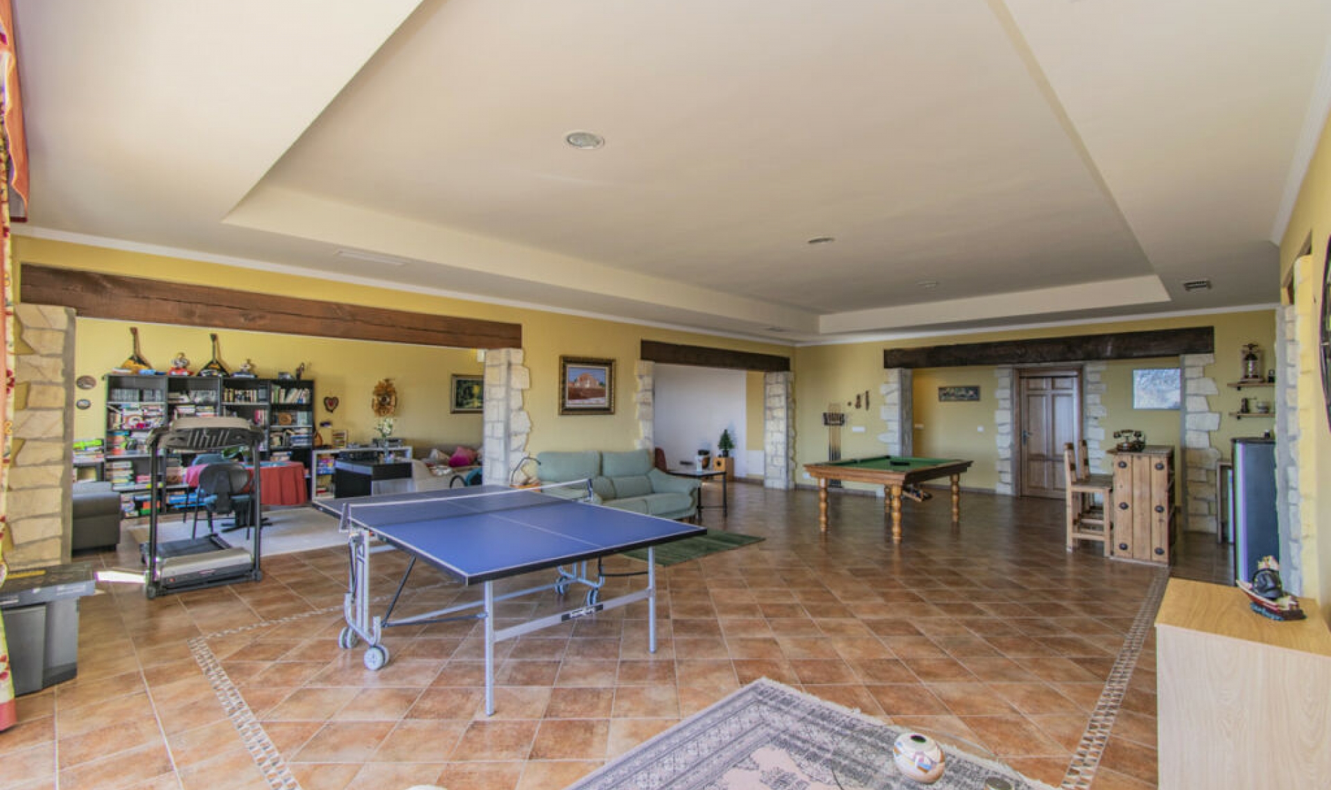 Resale - House -
Estepona