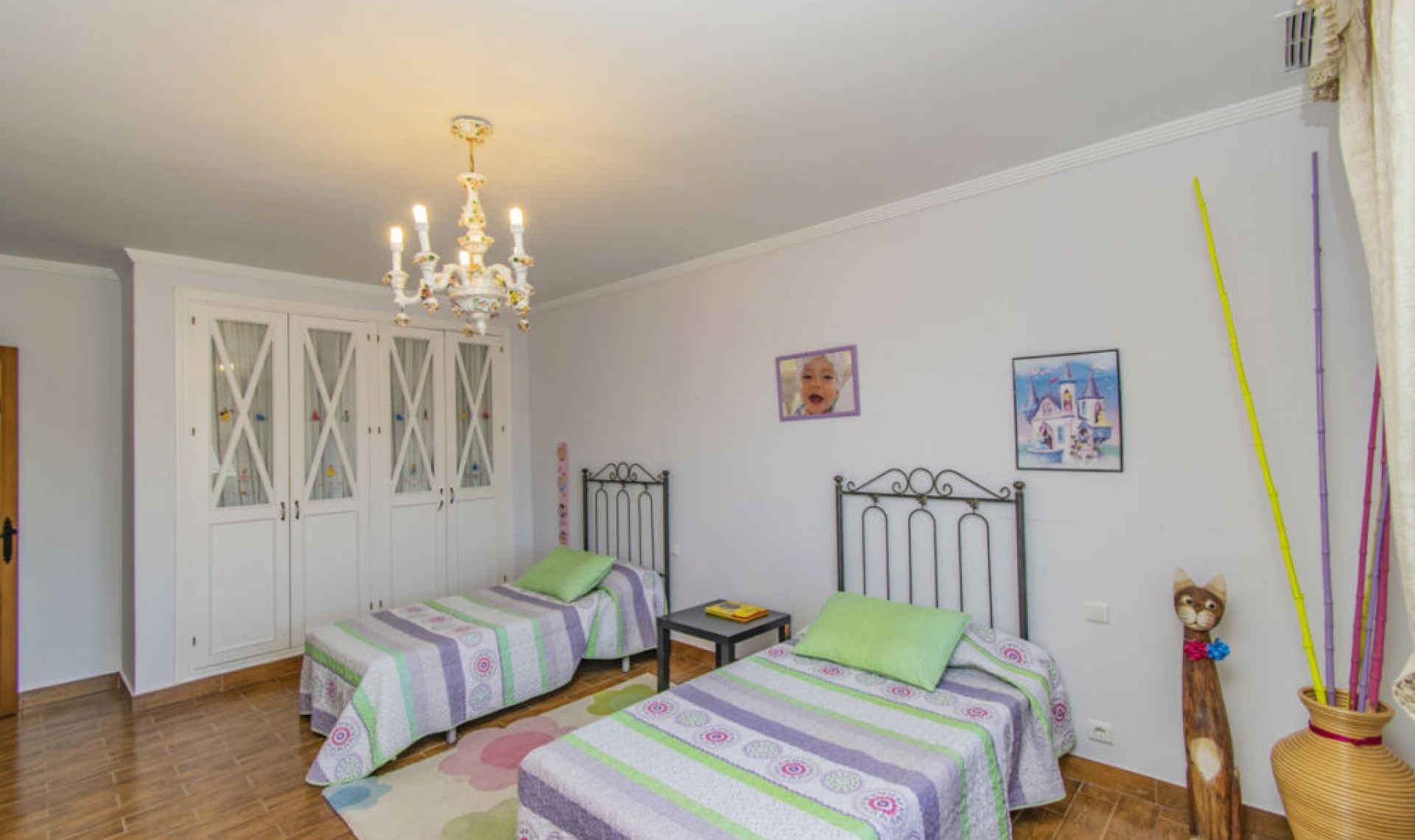 Resale - House -
Estepona