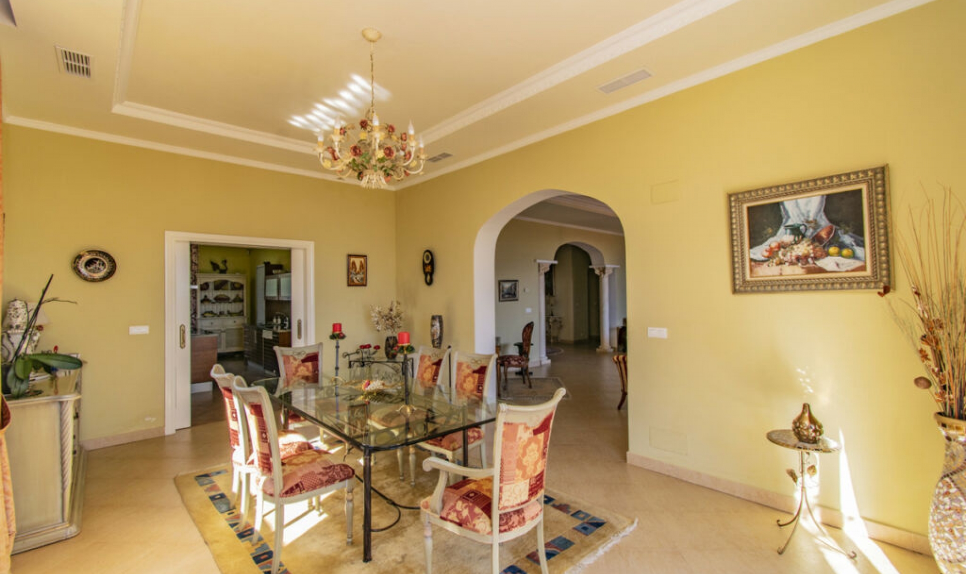 Resale - House -
Estepona