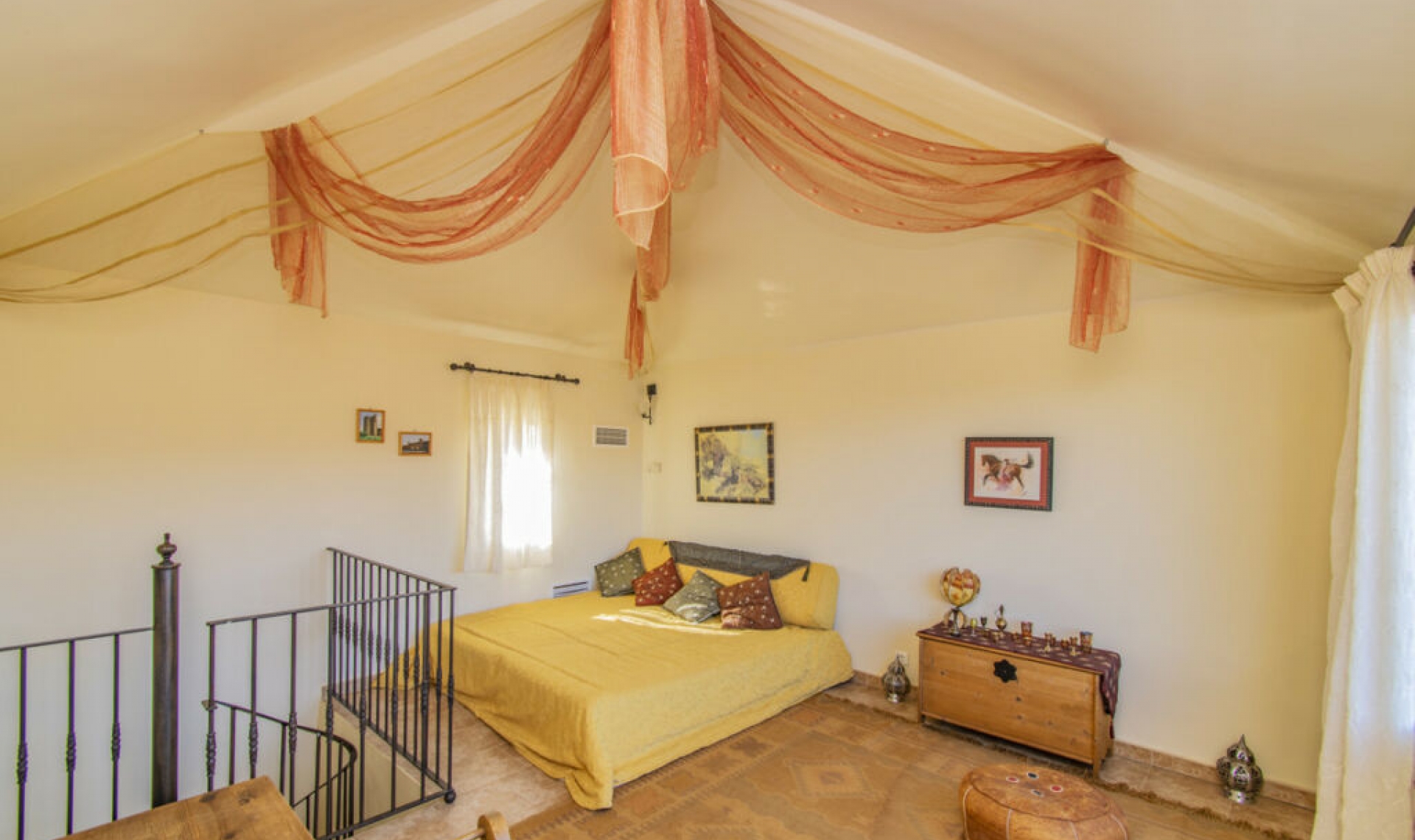 Resale - House -
Estepona