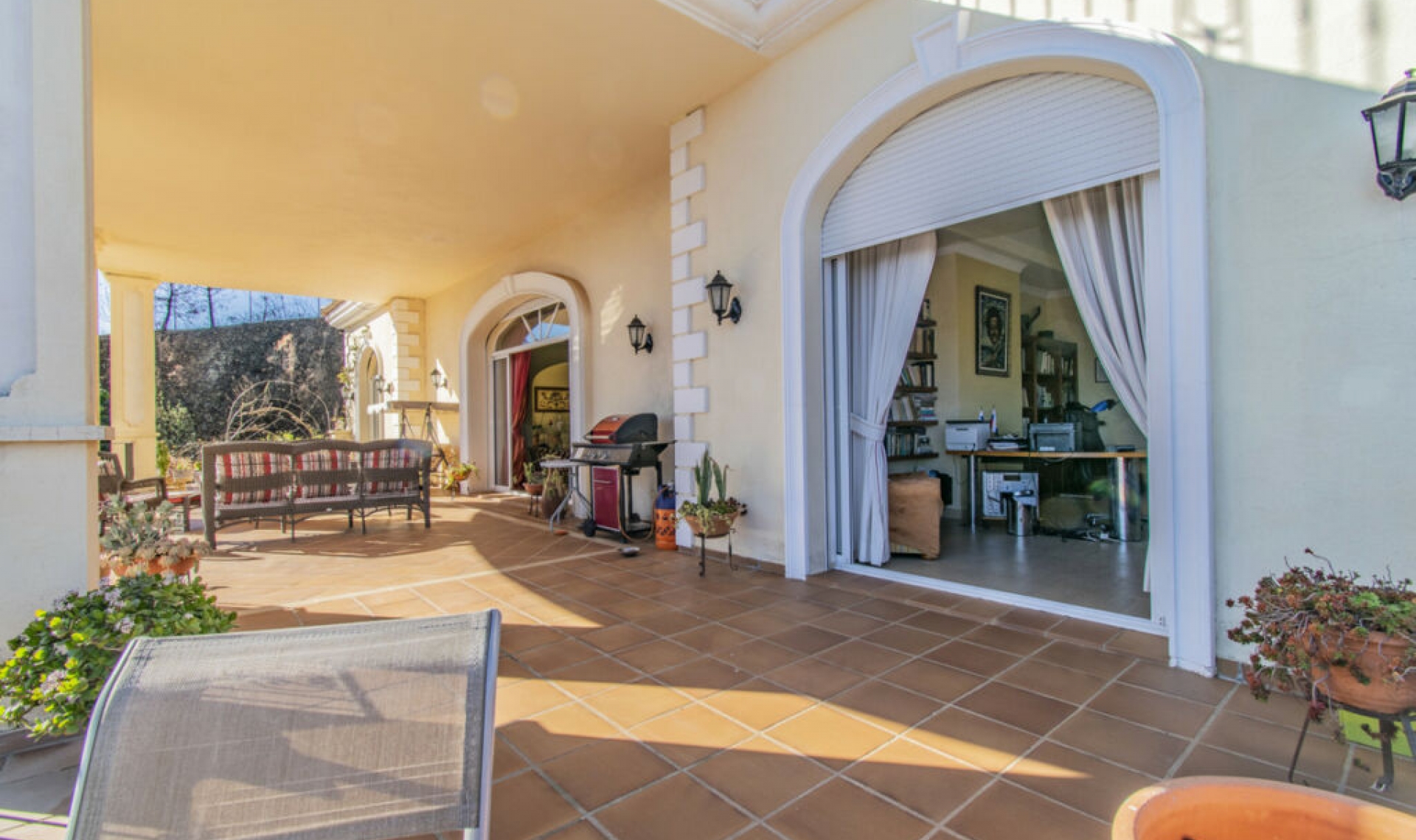 Resale - House -
Estepona