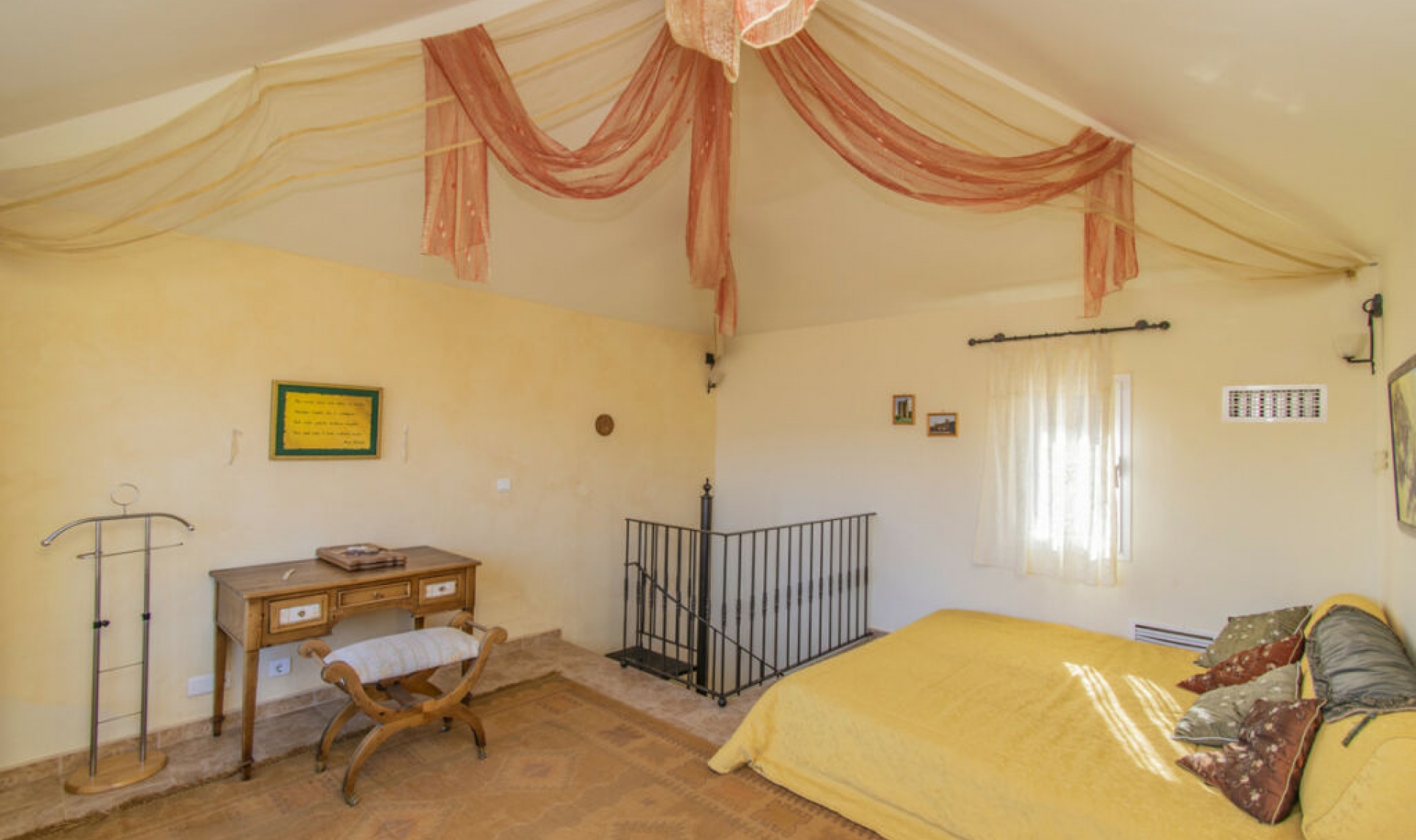 Resale - House -
Estepona