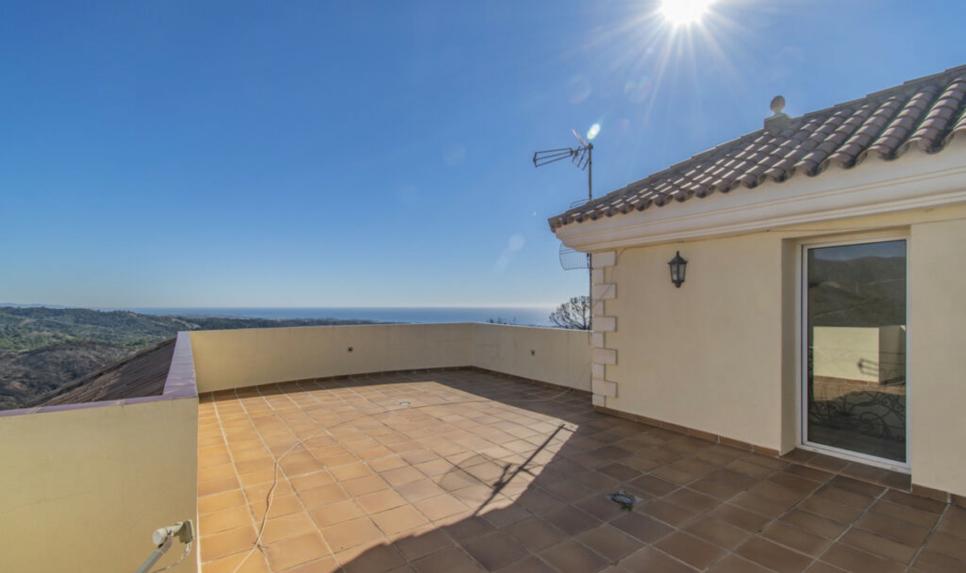Resale - House -
Estepona