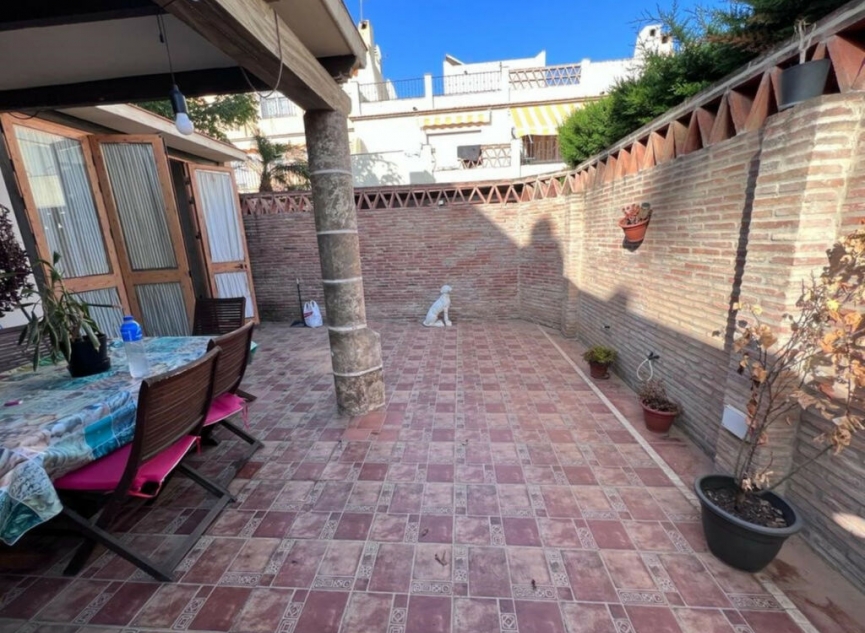 Resale - House -
Estepona