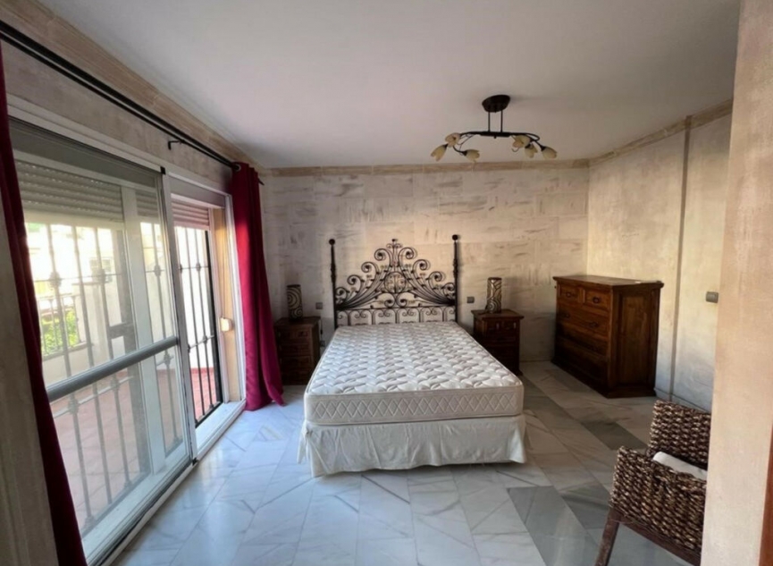 Resale - House -
Estepona