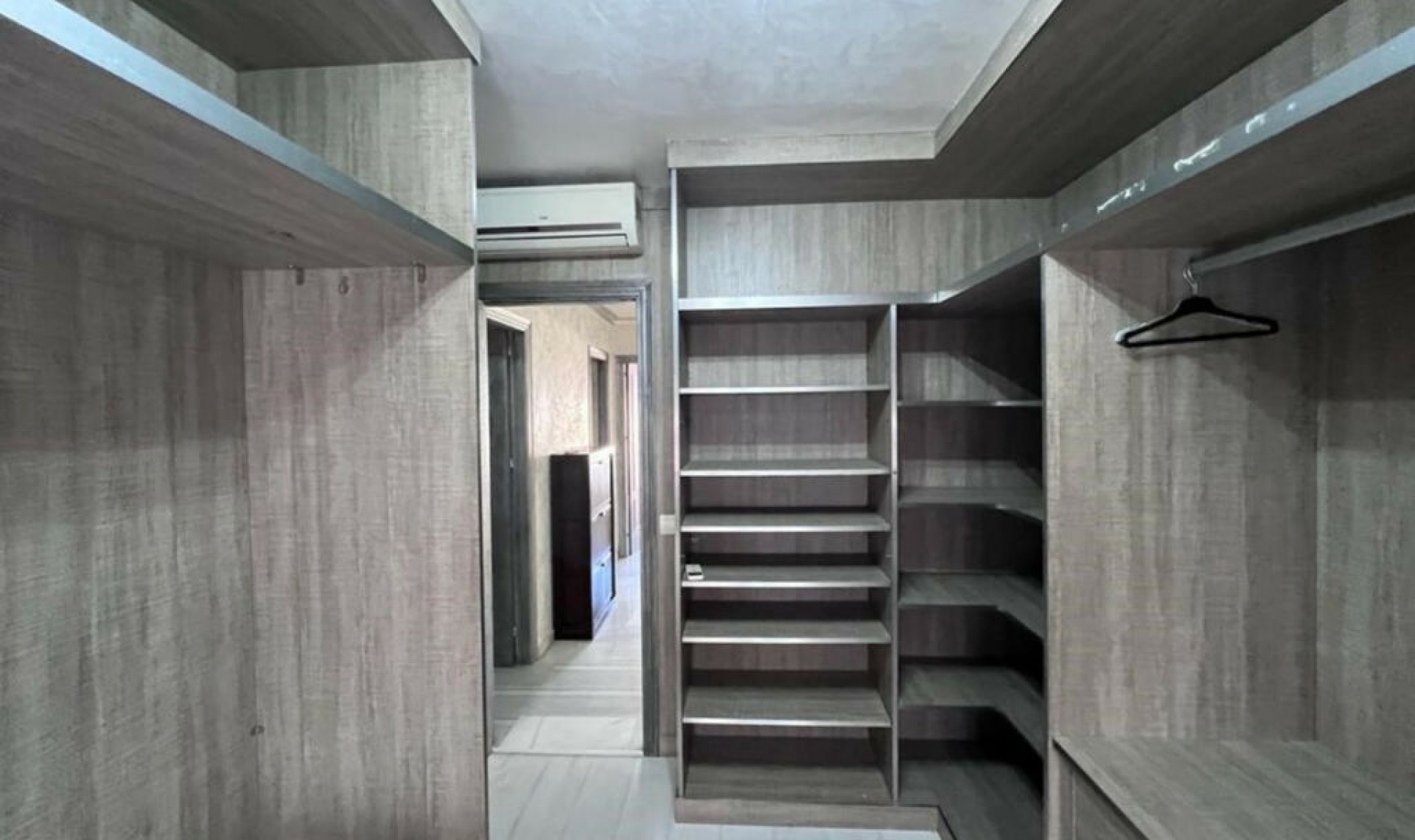 Resale - House -
Estepona