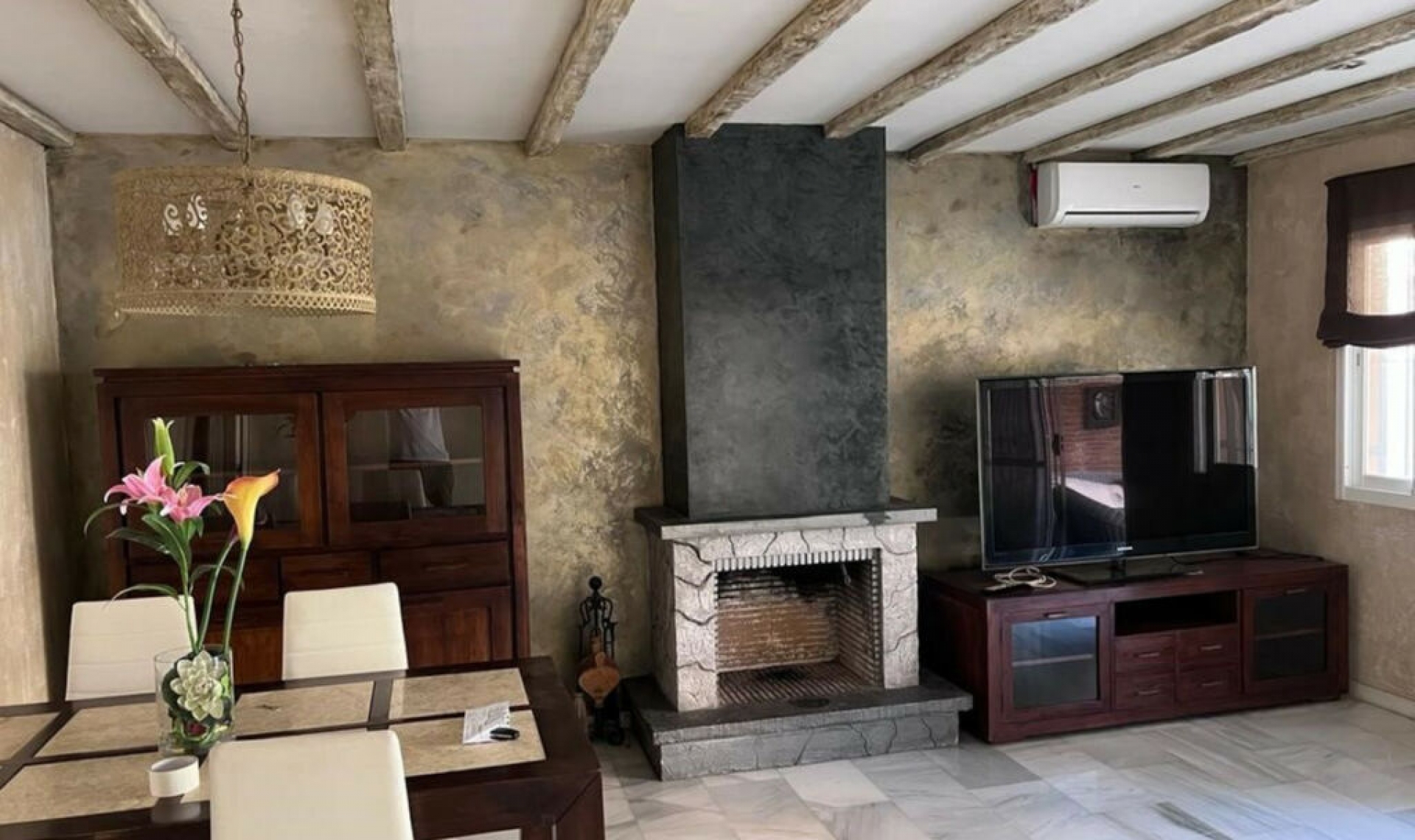 Resale - House -
Estepona