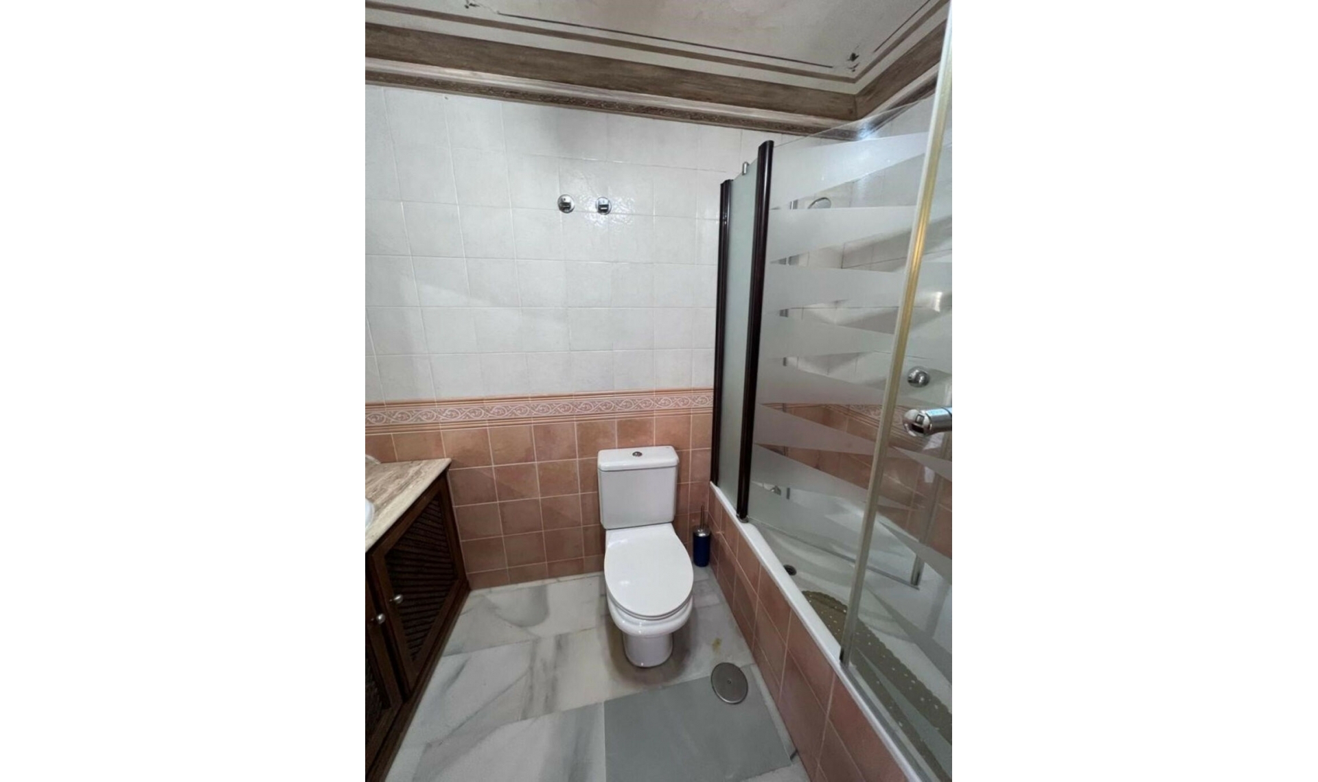 Resale - House -
Estepona