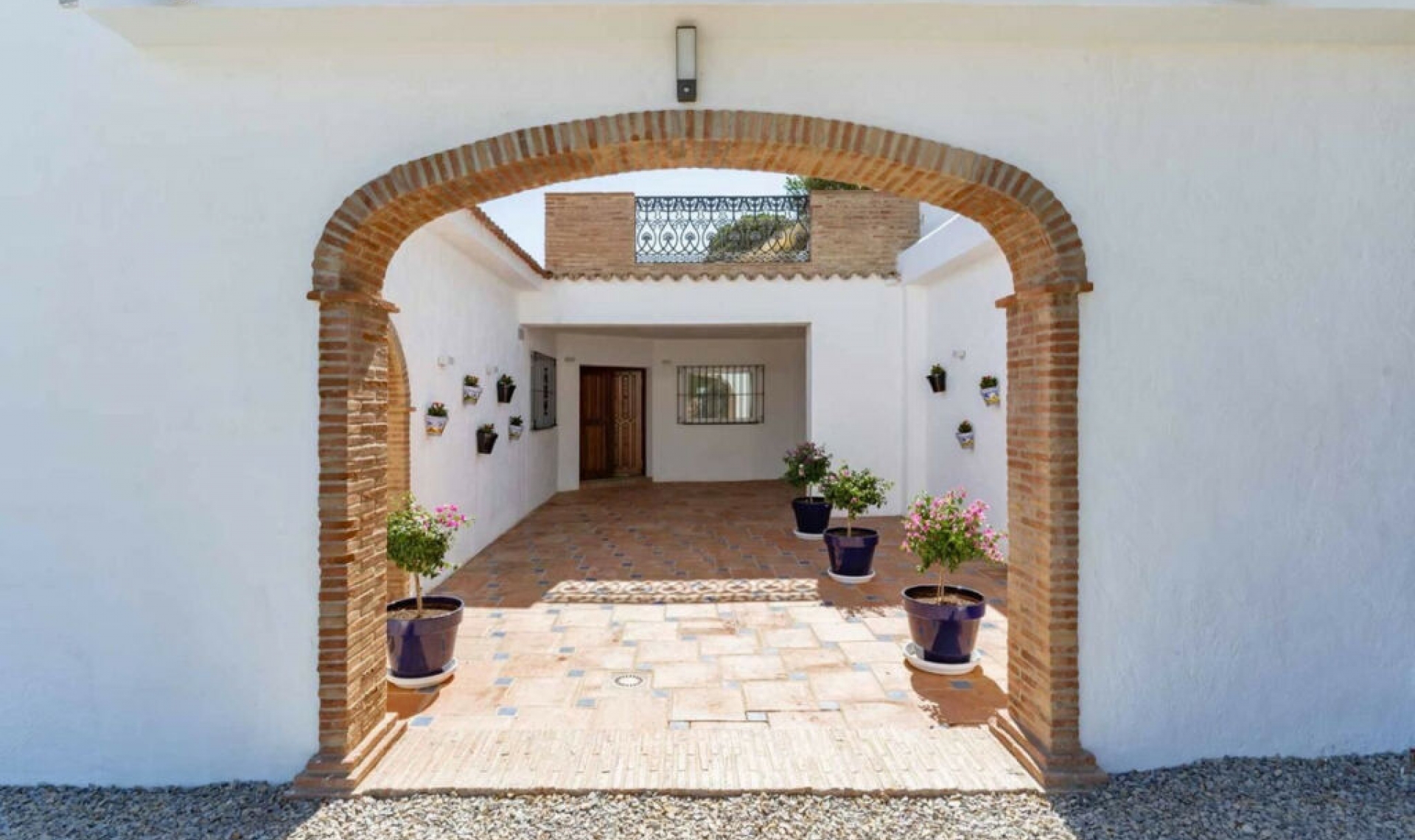 Resale - House -
Estepona