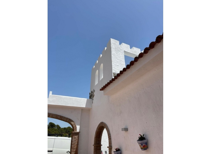 Resale - House -
Estepona