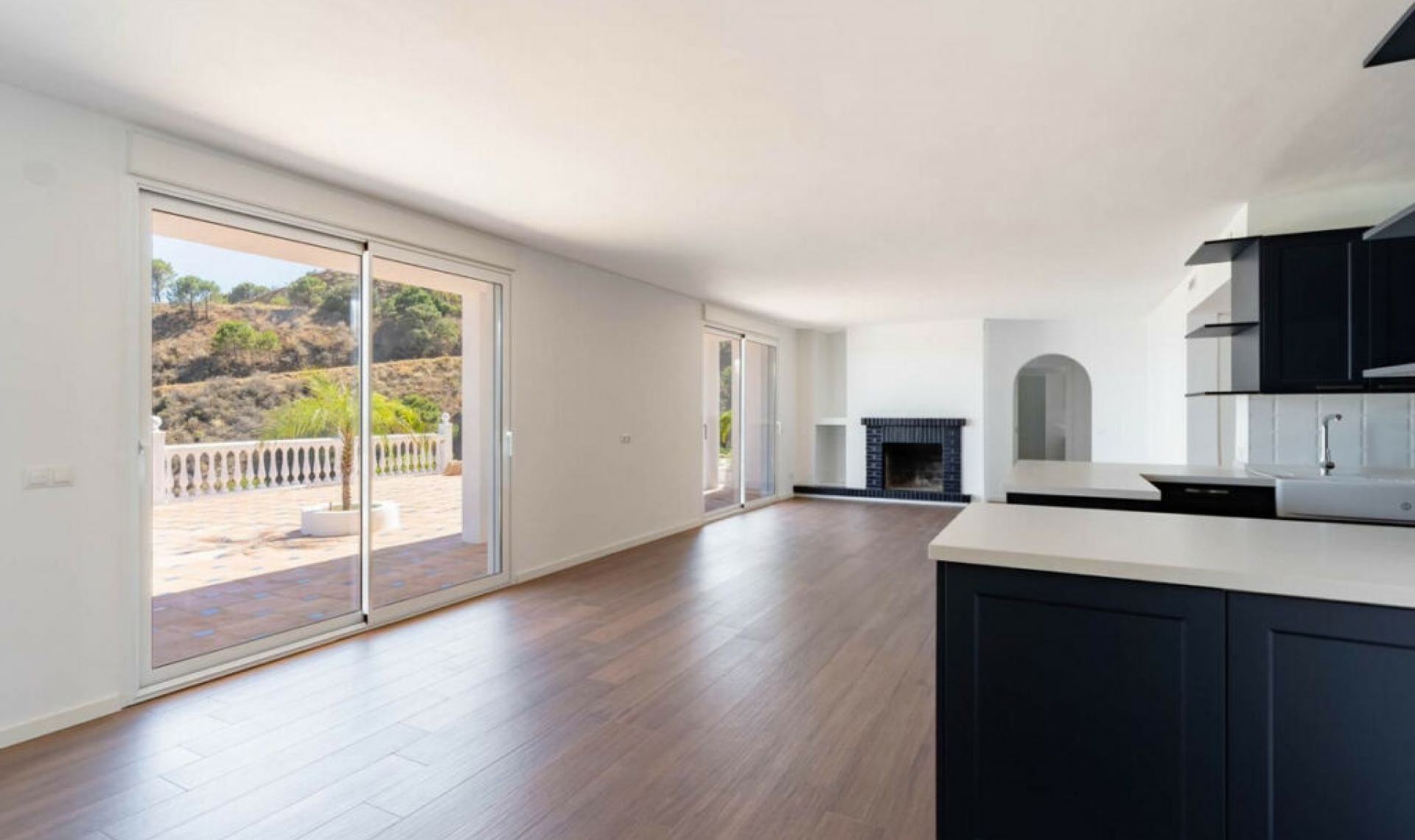 Resale - House -
Estepona