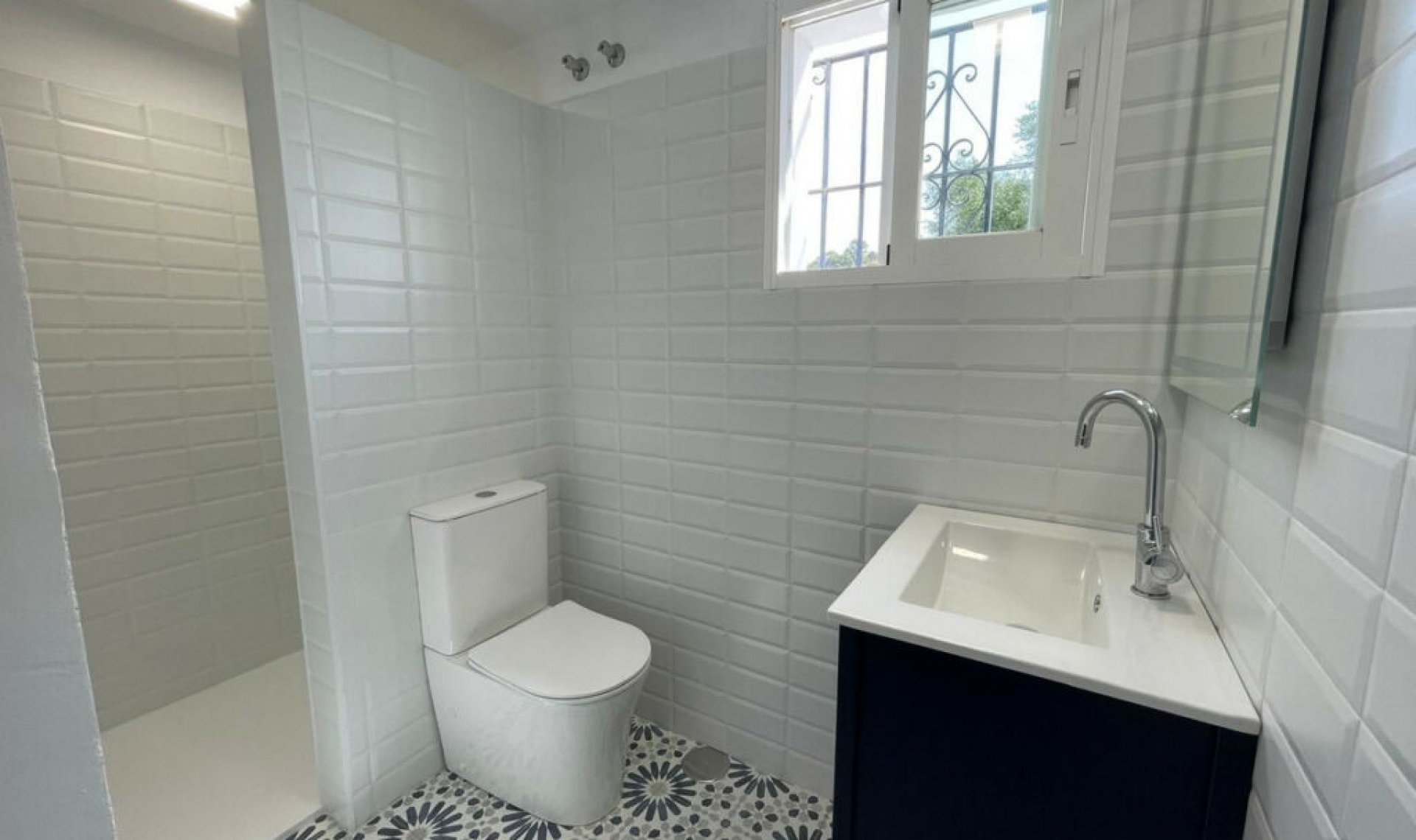 Resale - House -
Estepona