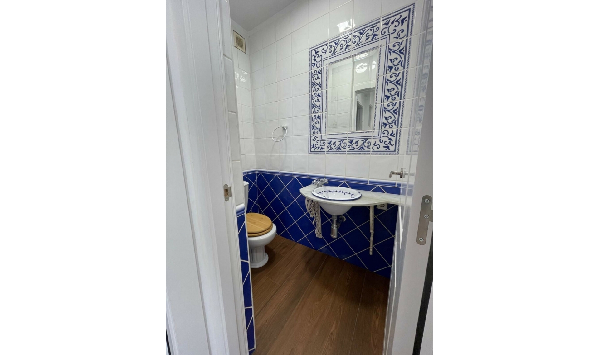 Resale - House -
Estepona