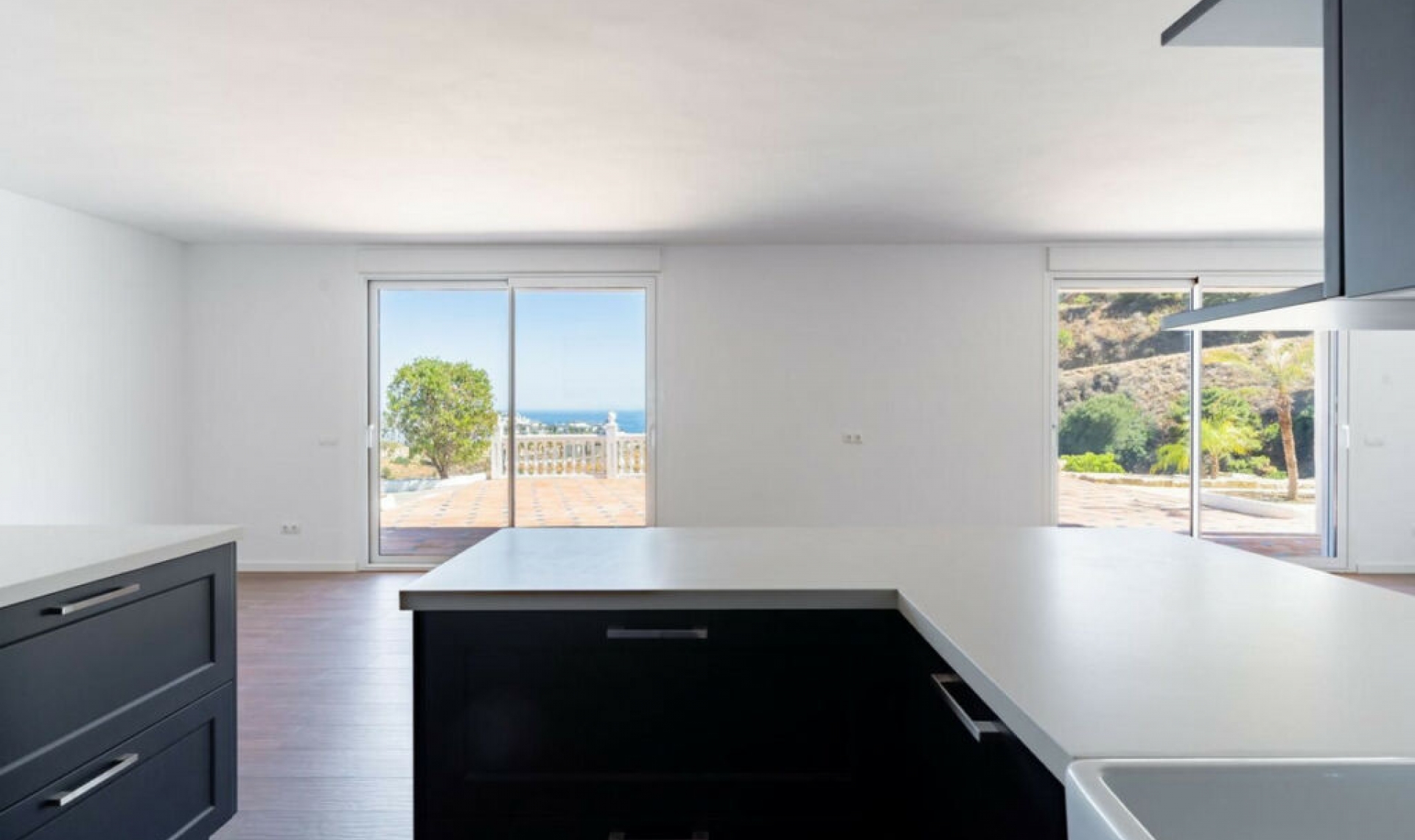 Resale - House -
Estepona