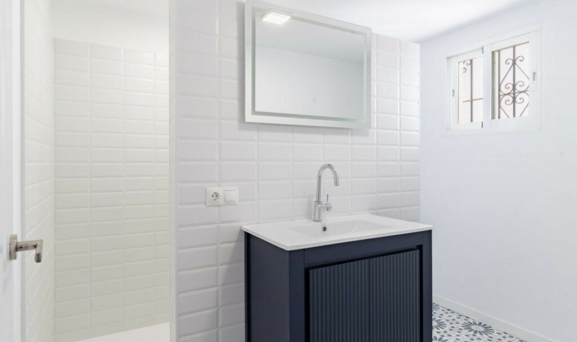 Resale - House -
Estepona