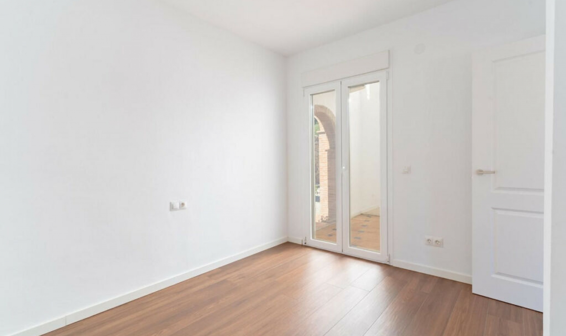 Resale - House -
Estepona