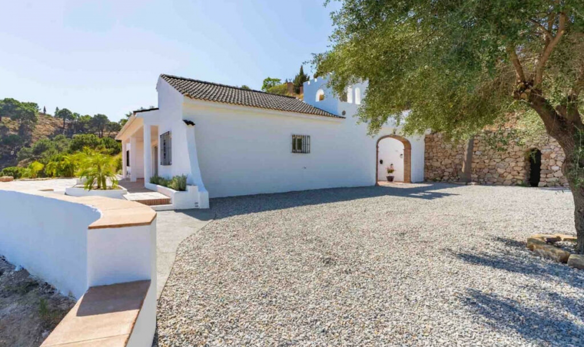 Resale - House -
Estepona