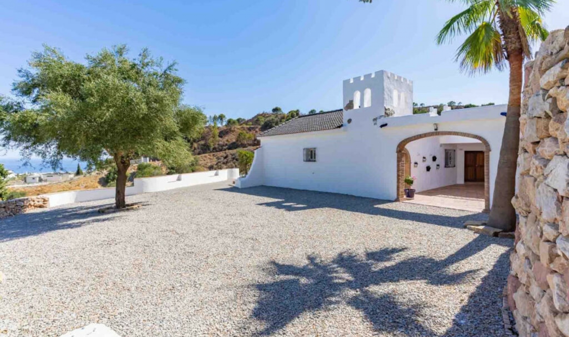 Resale - House -
Estepona