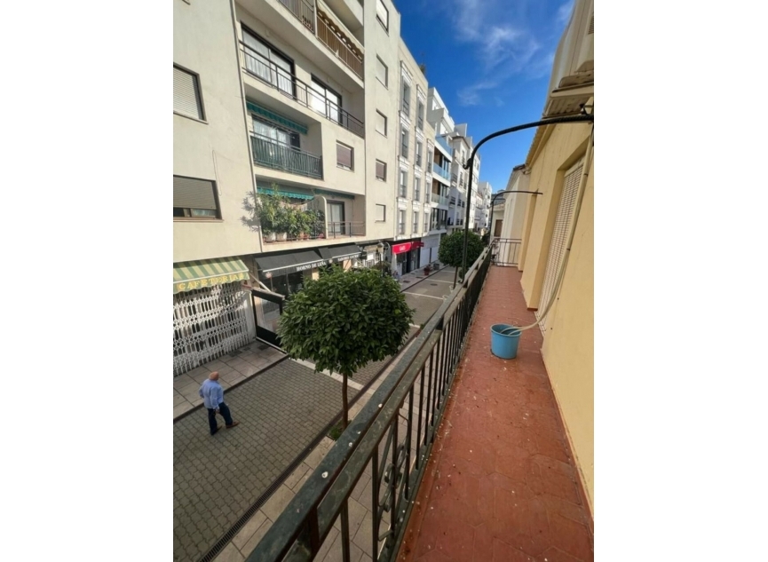 Resale - House -
Estepona