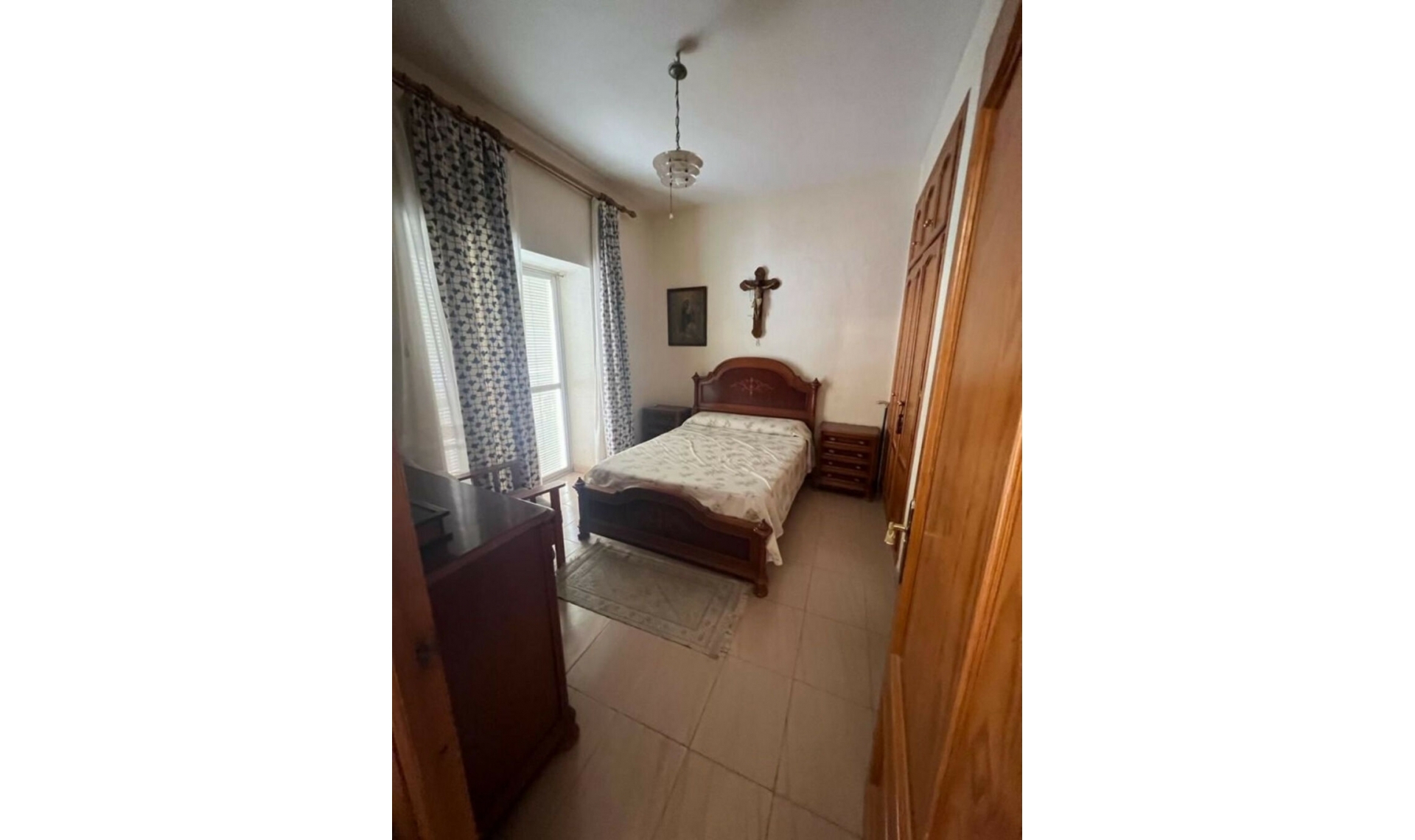 Resale - House -
Estepona