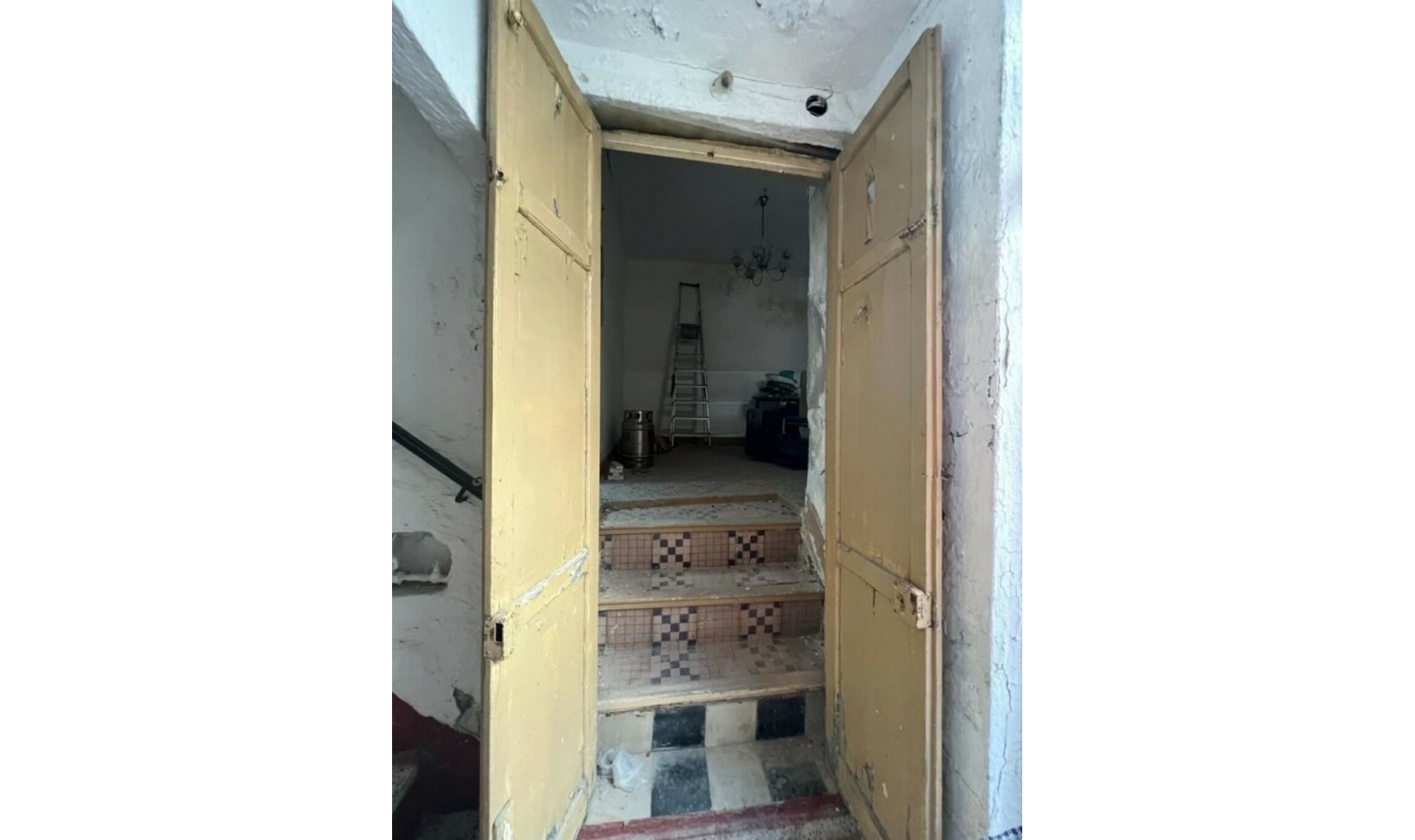 Resale - House -
Estepona