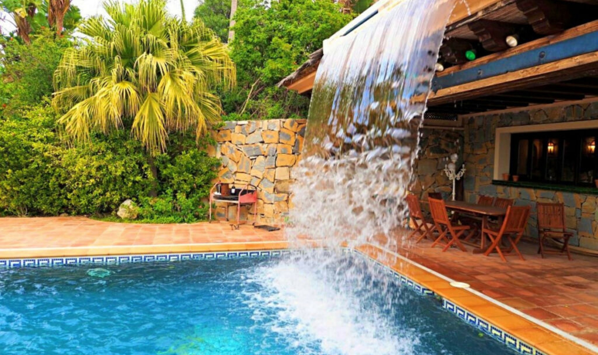 Resale - House -
Estepona