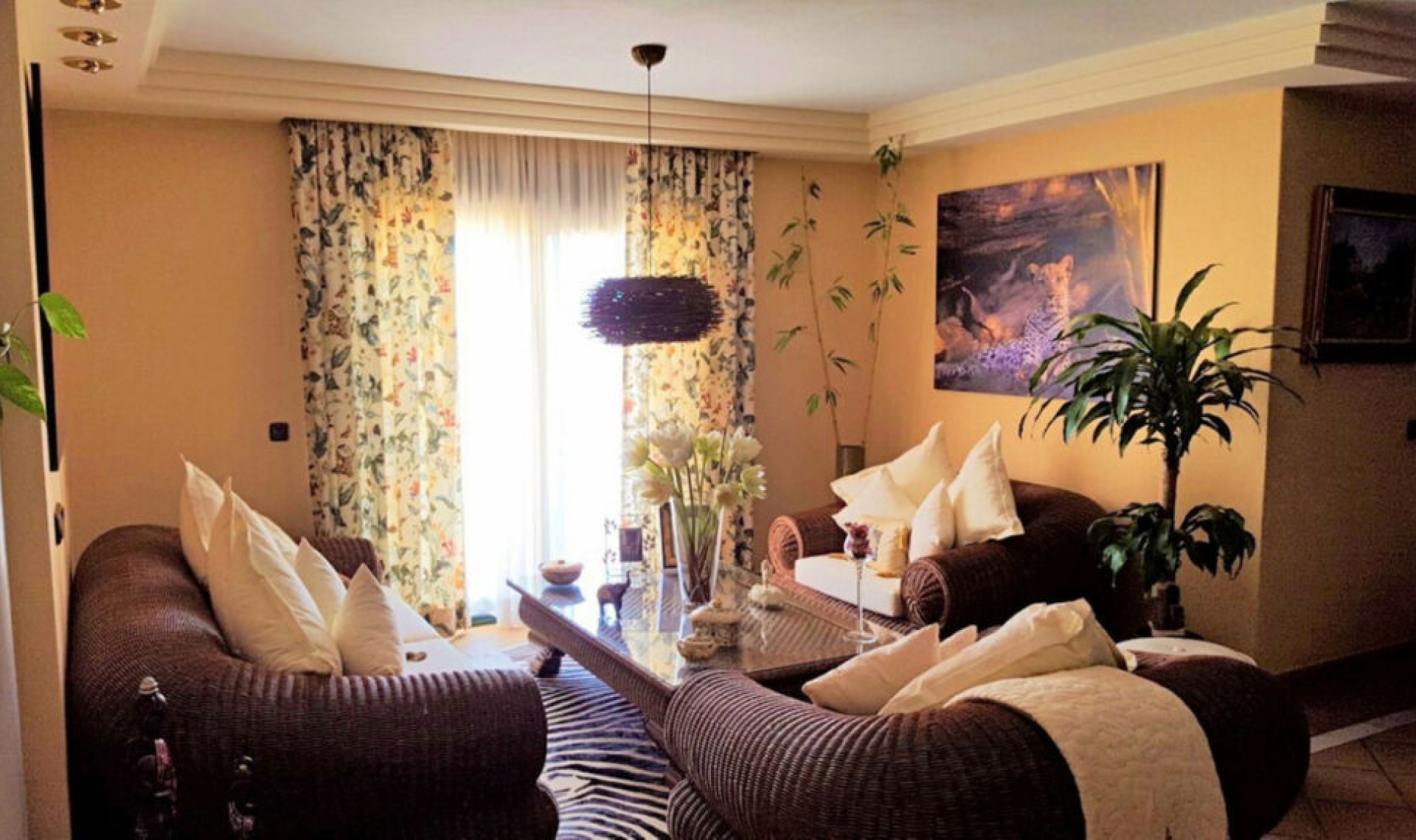 Resale - House -
Estepona