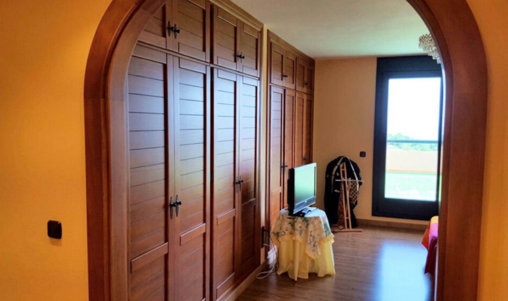 Resale - House -
Estepona