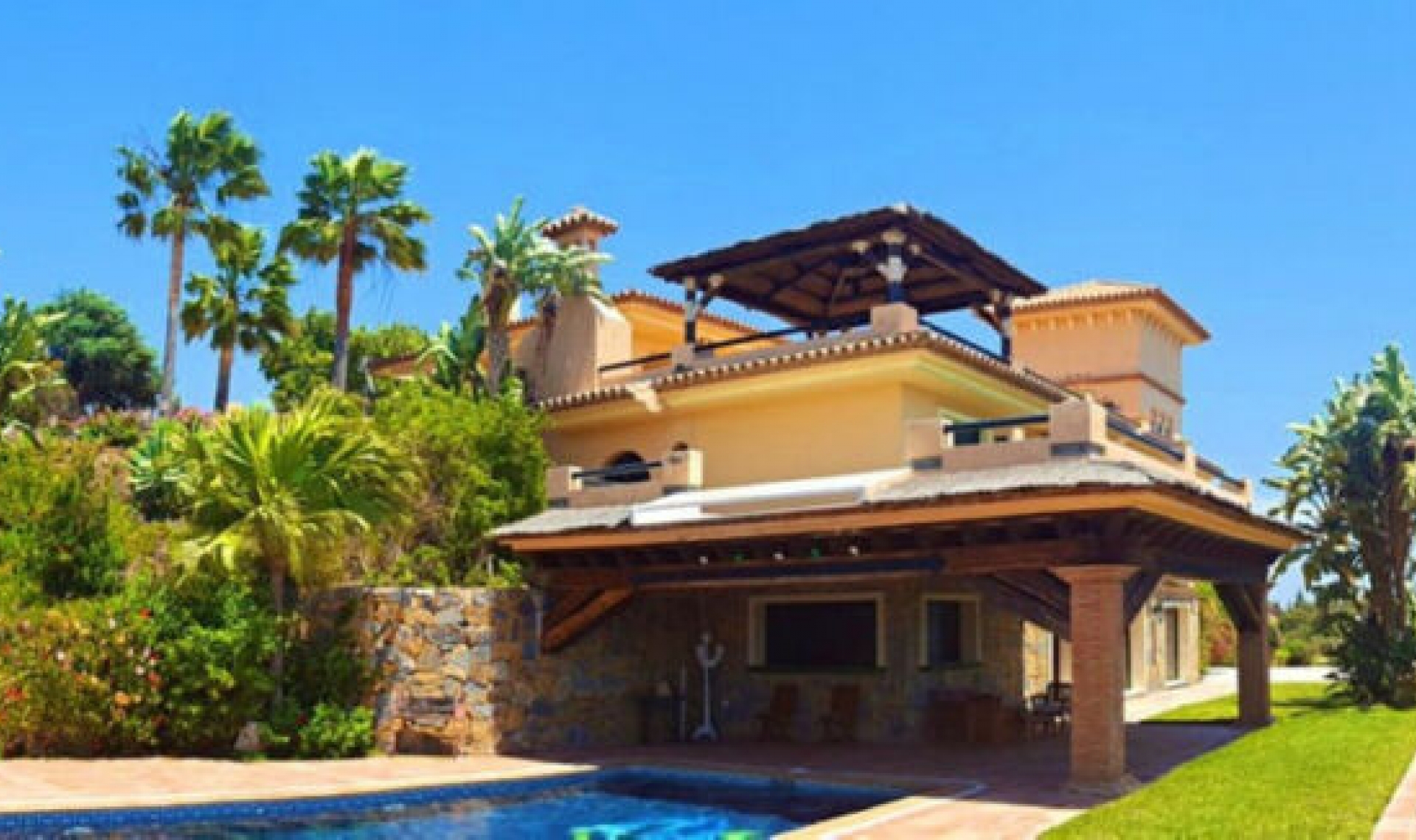 Resale - House -
Estepona