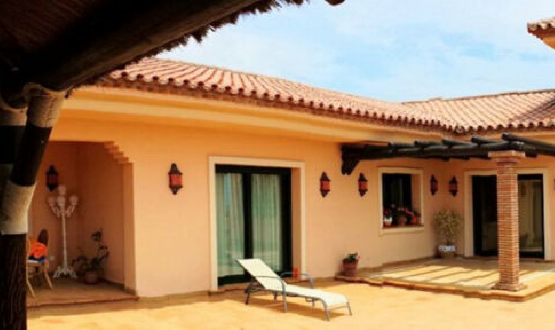 Resale - House -
Estepona
