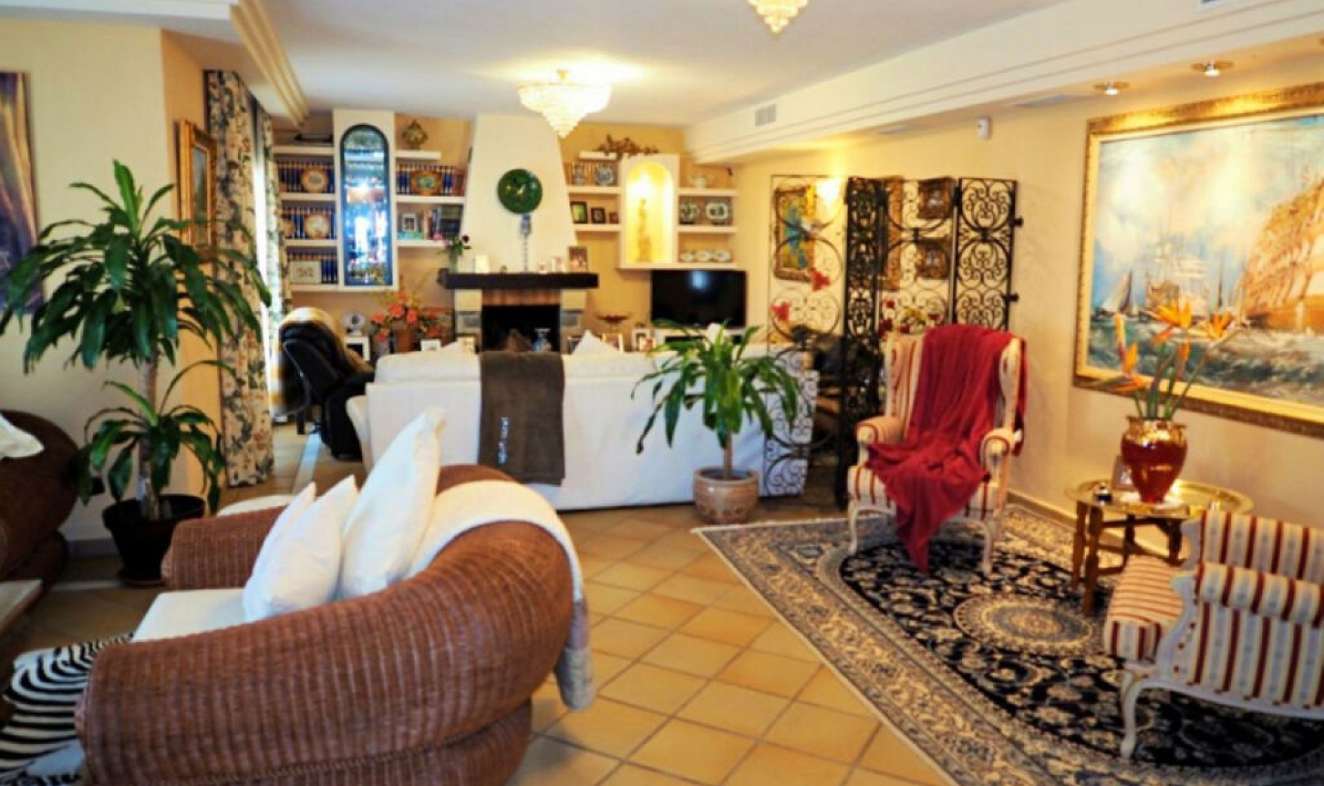 Resale - House -
Estepona