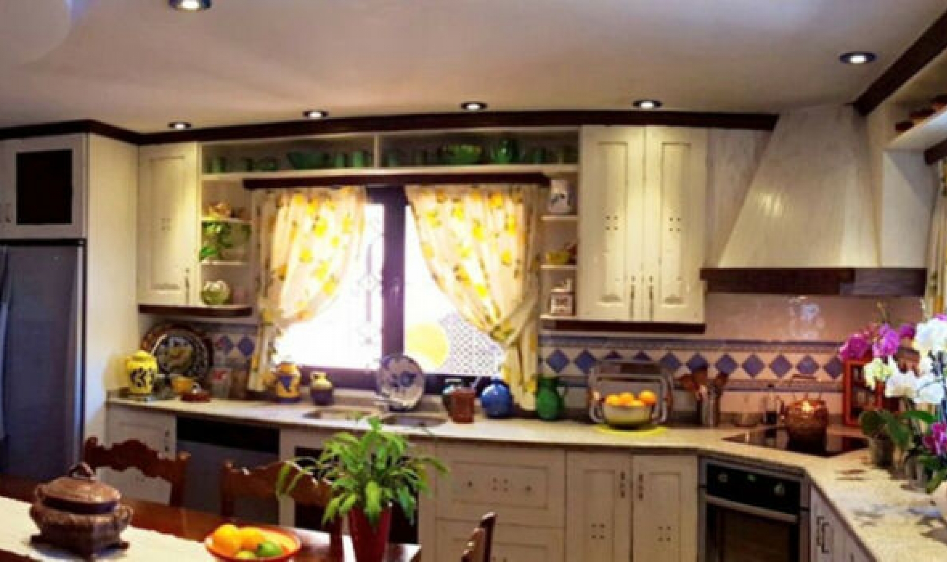 Resale - House -
Estepona