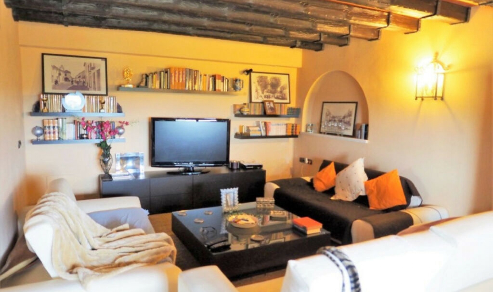 Resale - House -
Estepona