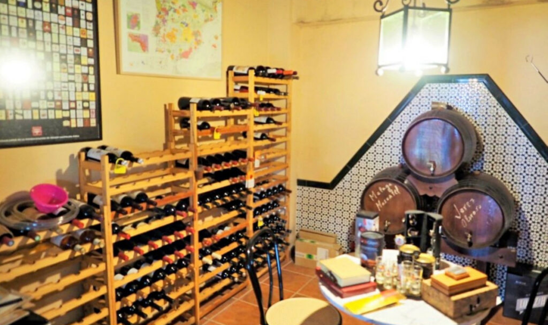 Resale - House -
Estepona