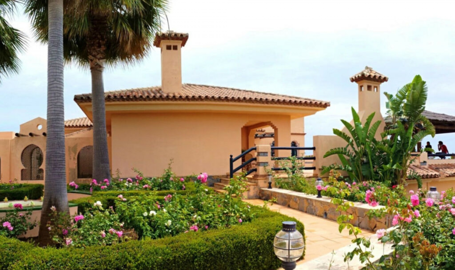 Resale - House -
Estepona