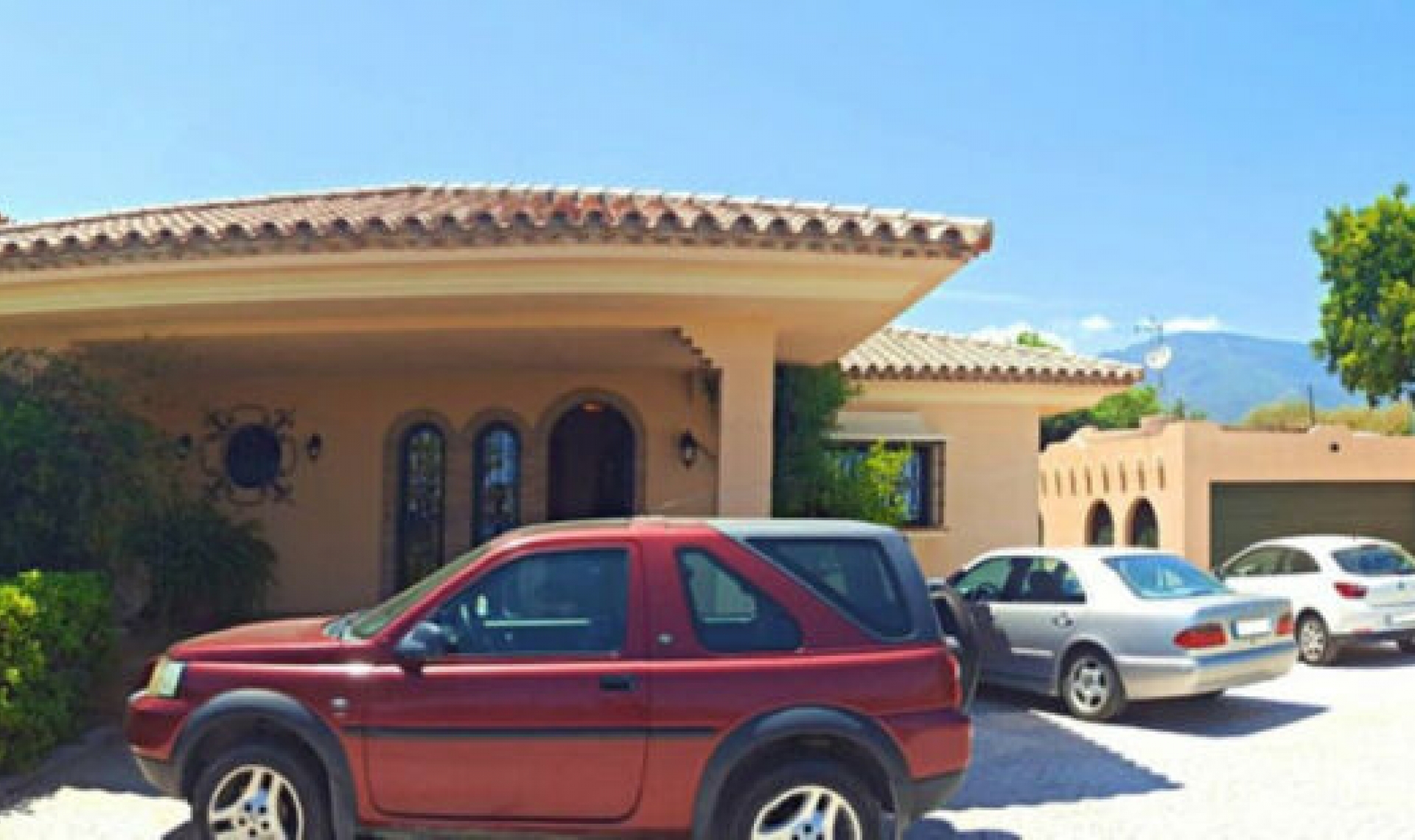 Resale - House -
Estepona