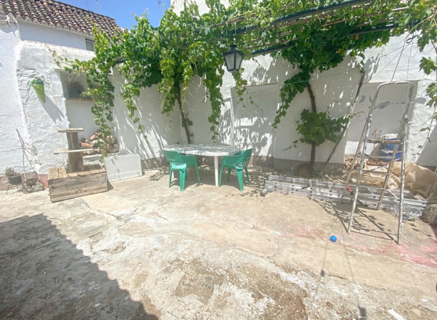 Resale - House -
Estepona