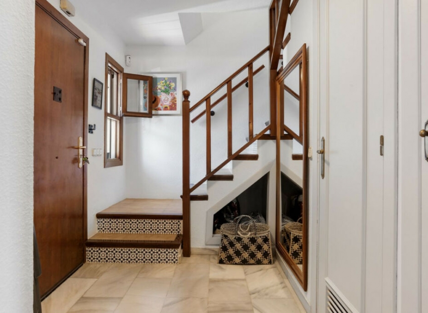 Resale - House -
Estepona