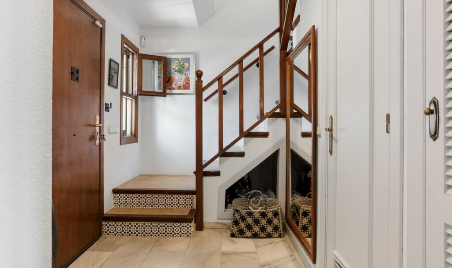 Resale - House -
Estepona