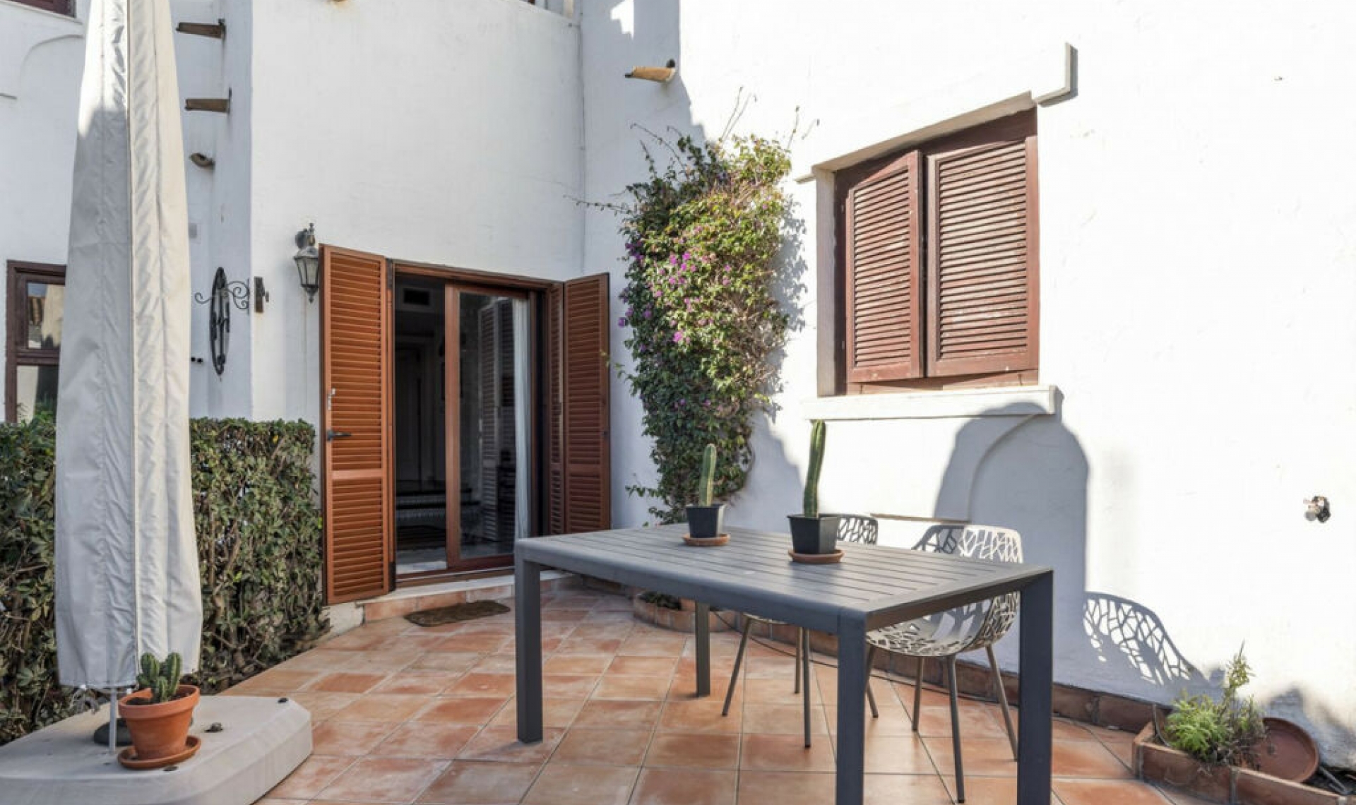 Resale - House -
Estepona