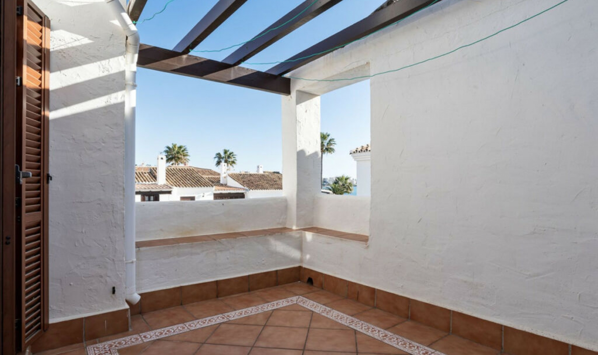 Resale - House -
Estepona