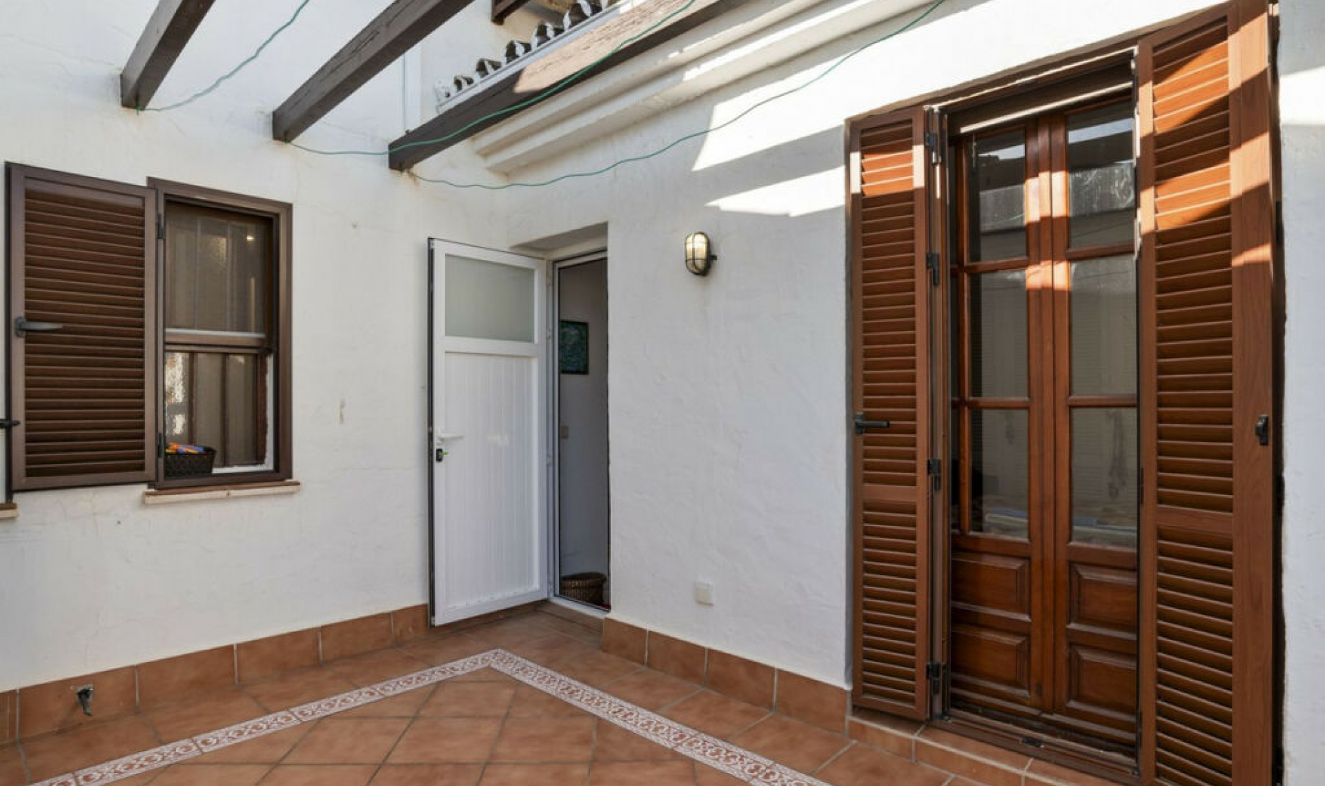 Resale - House -
Estepona