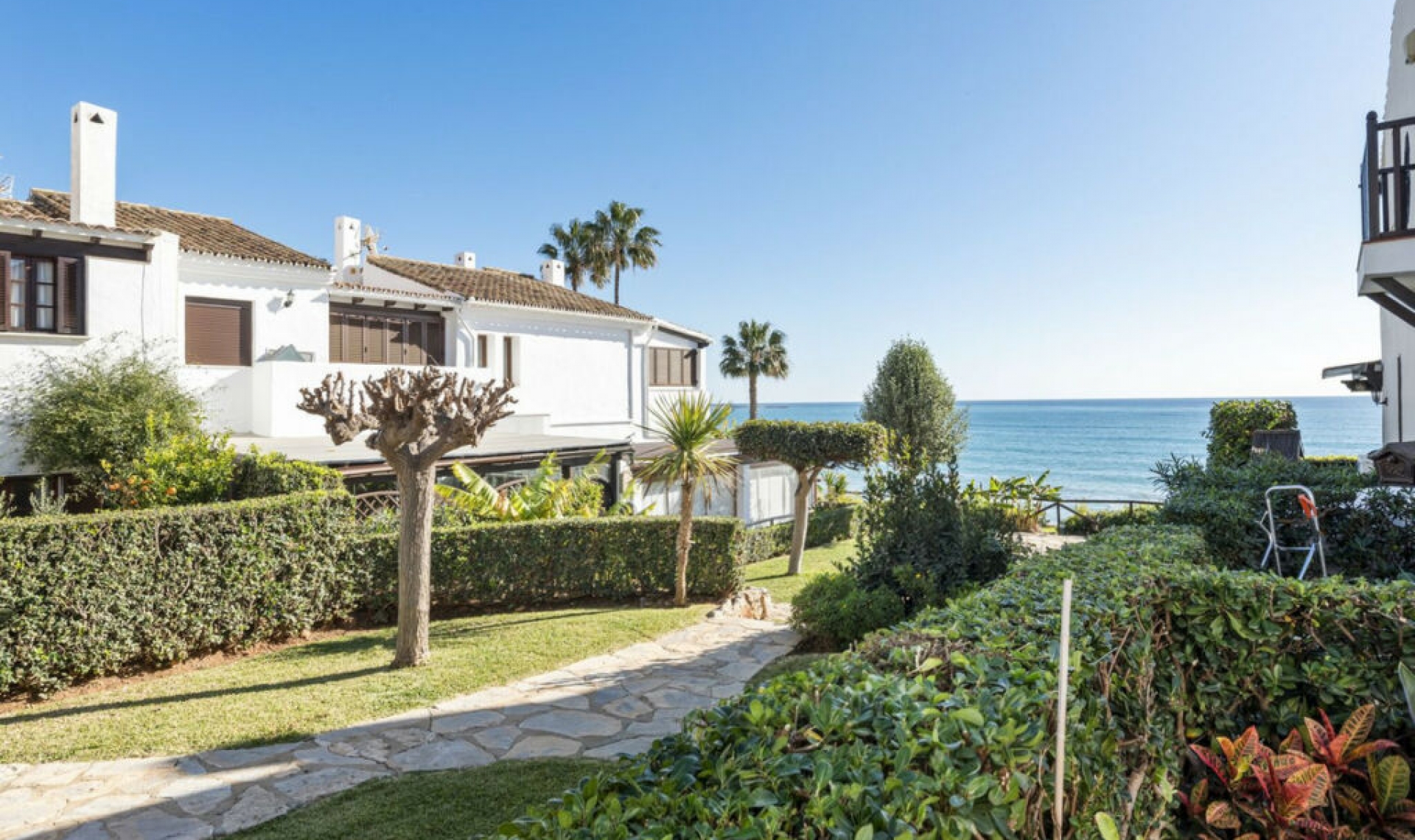 Resale - House -
Estepona