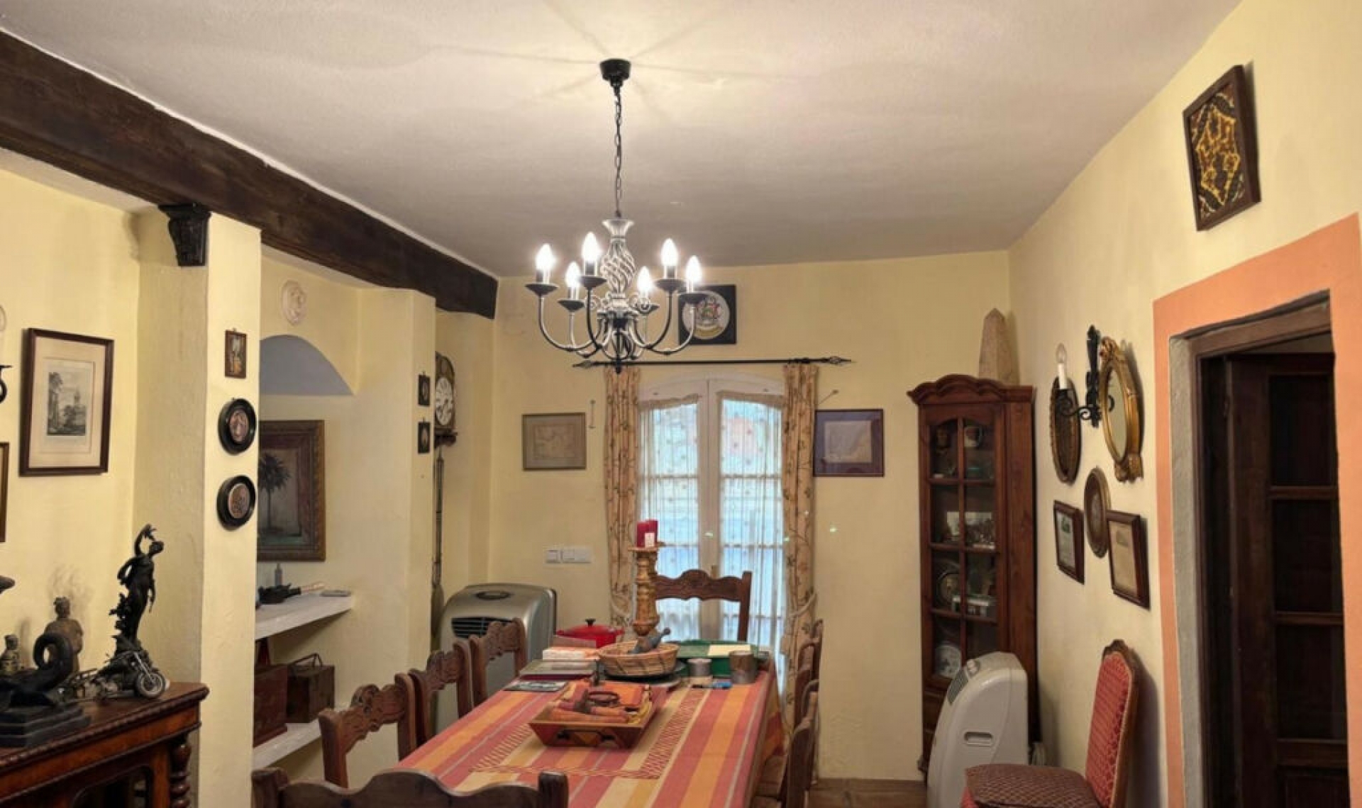 Resale - House -
Estepona