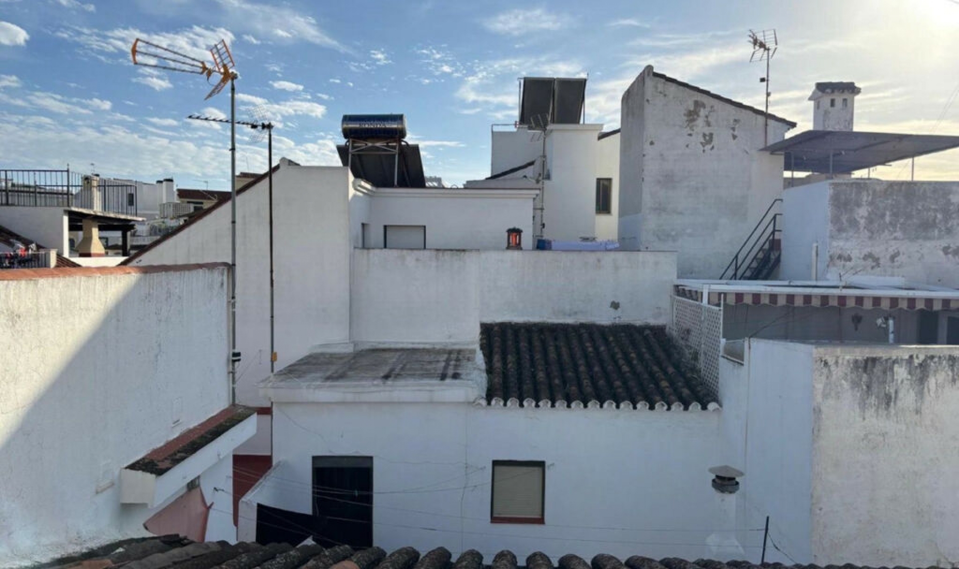 Resale - House -
Estepona